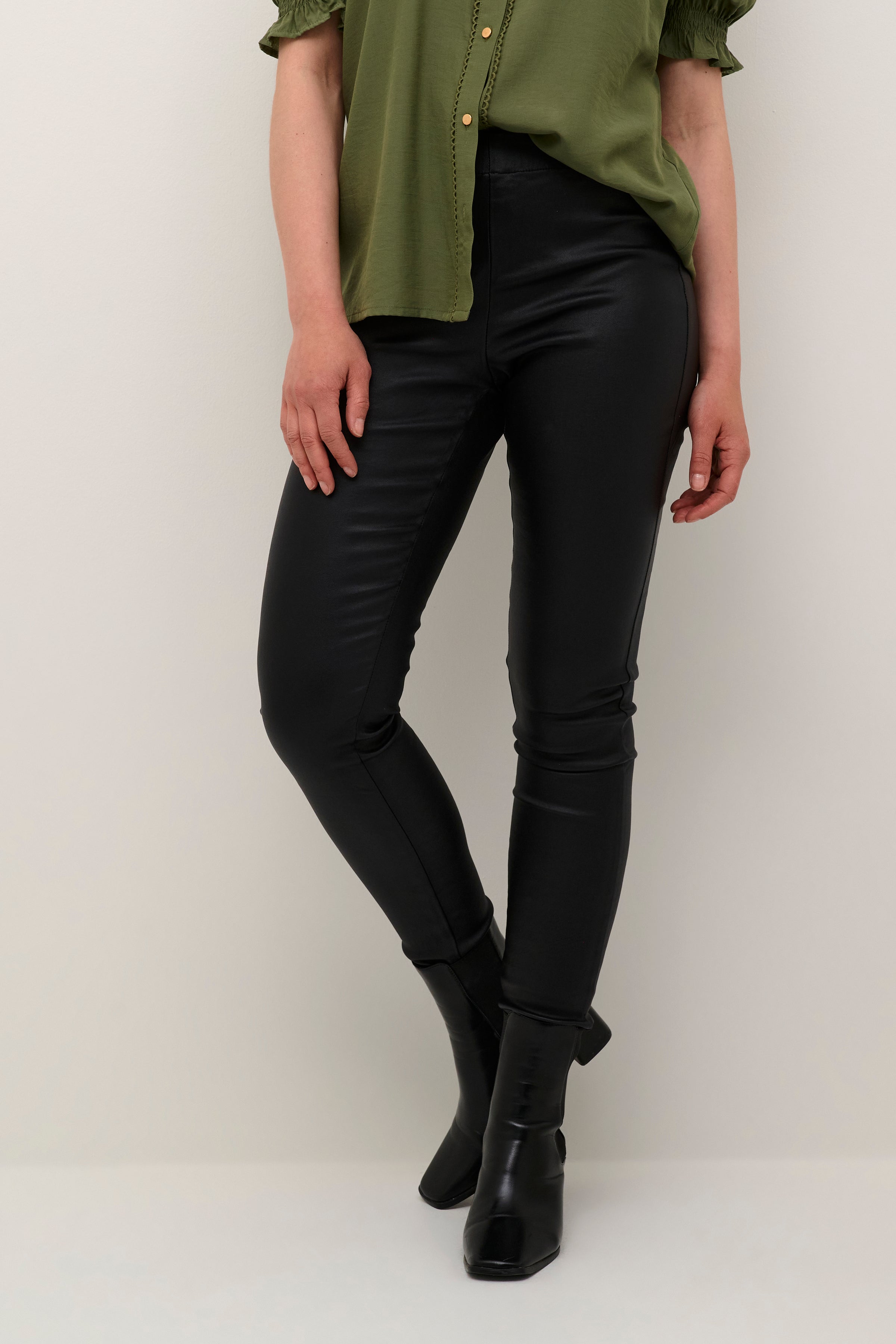 Bettine Leggings in Black Croco