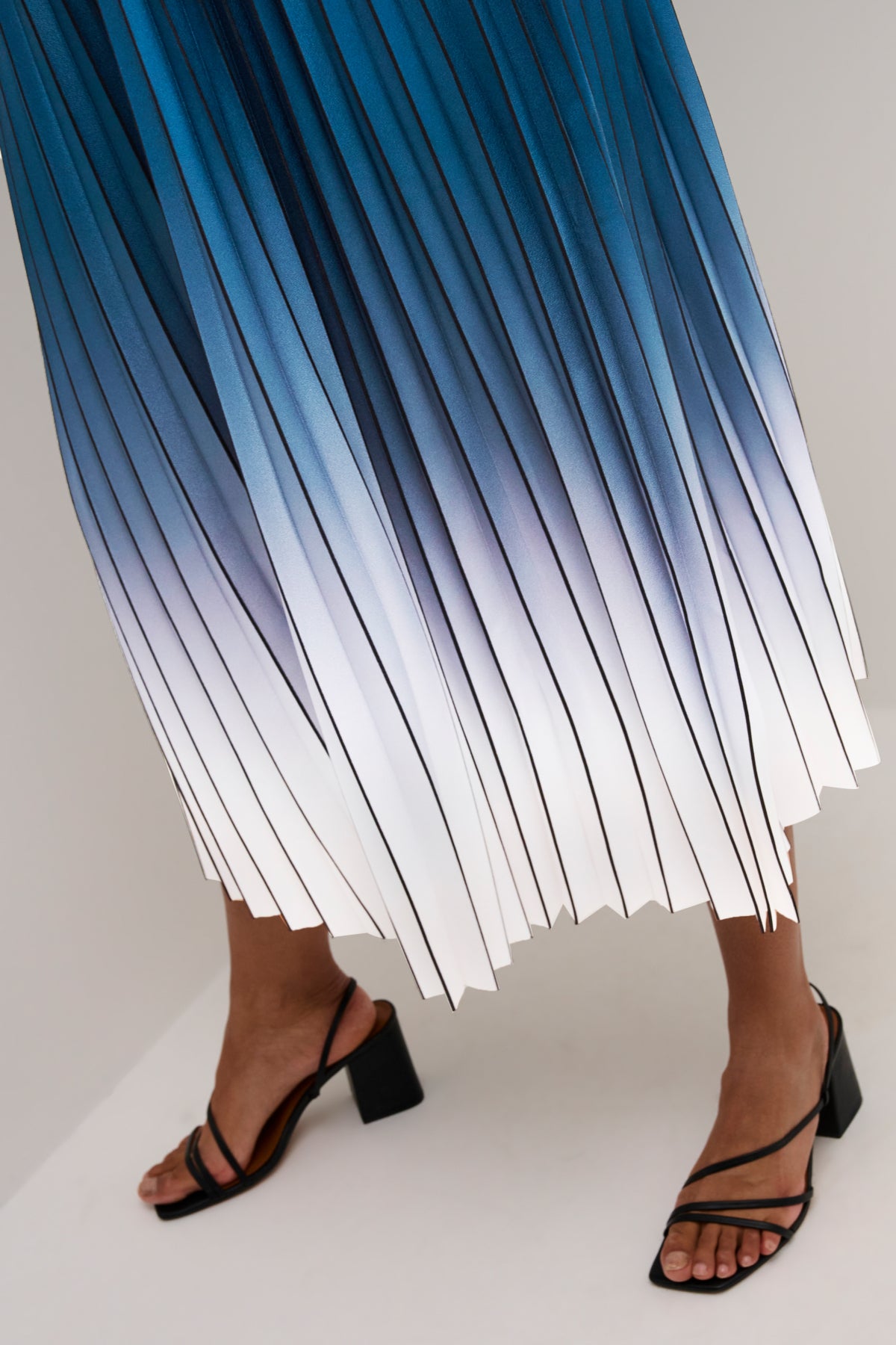 Scarlett Ombre Skirt in Dress Blues