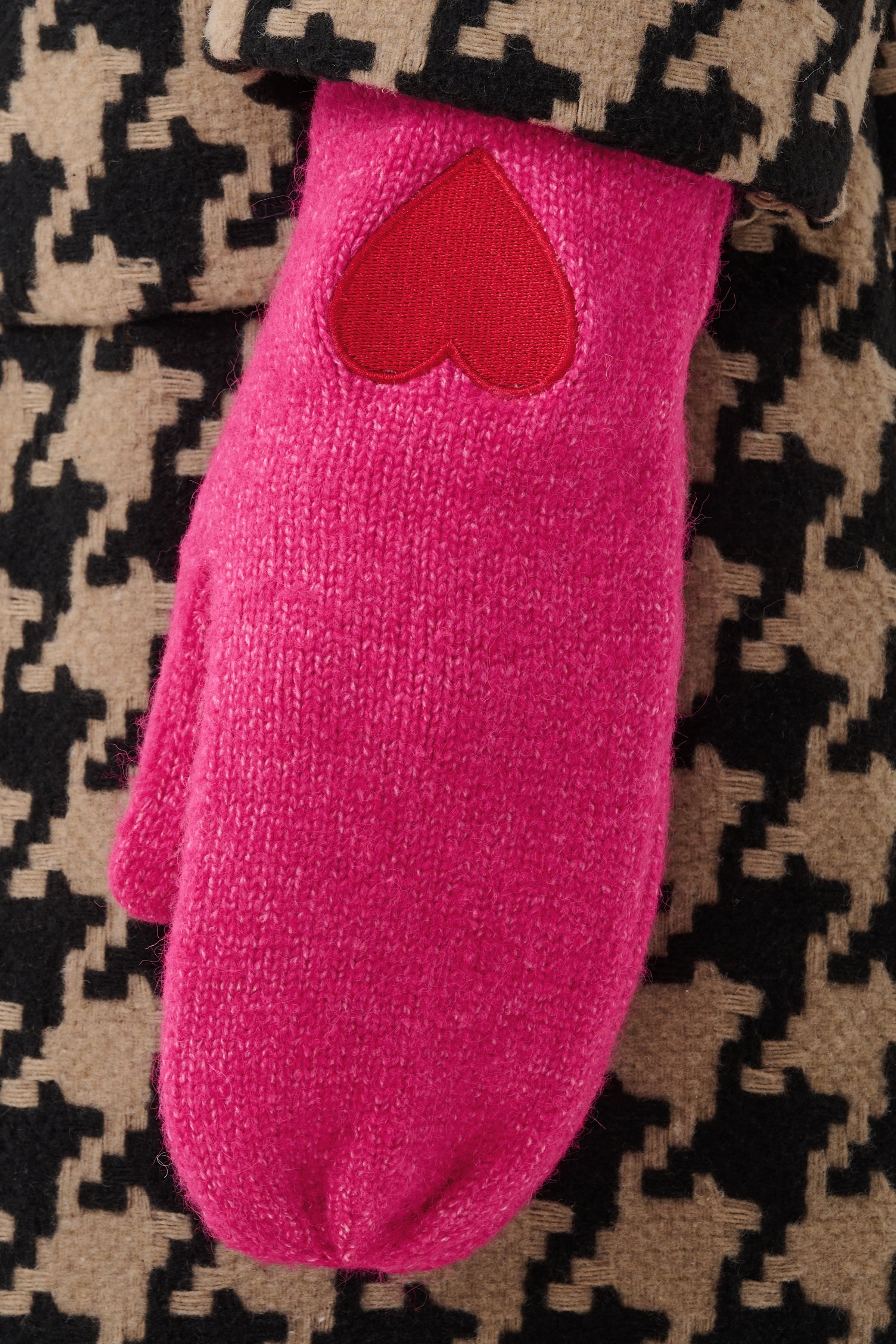 Charlot Mittens in Fandango Pink Melange