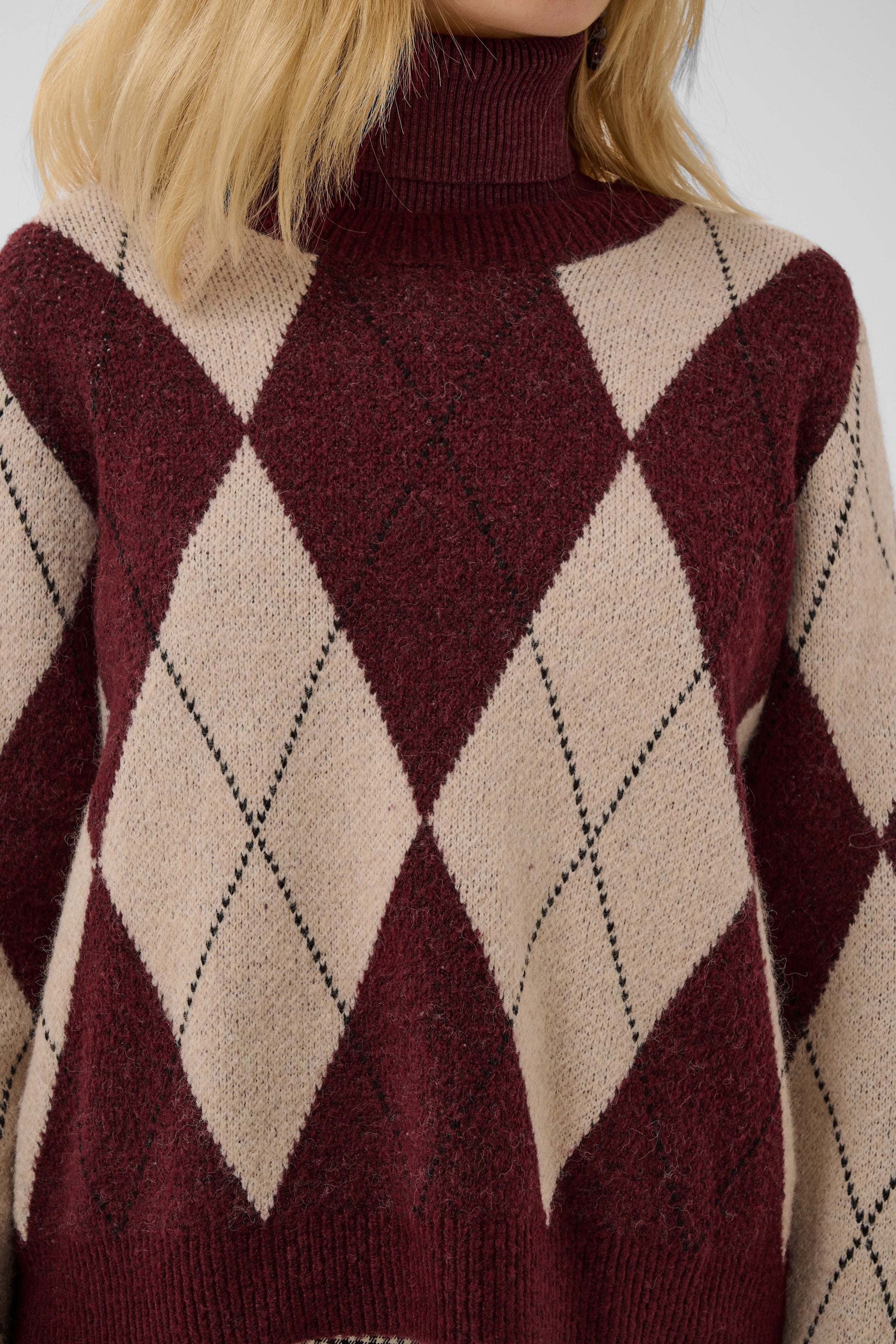 Argyle Pullover in Burgundy Argyle