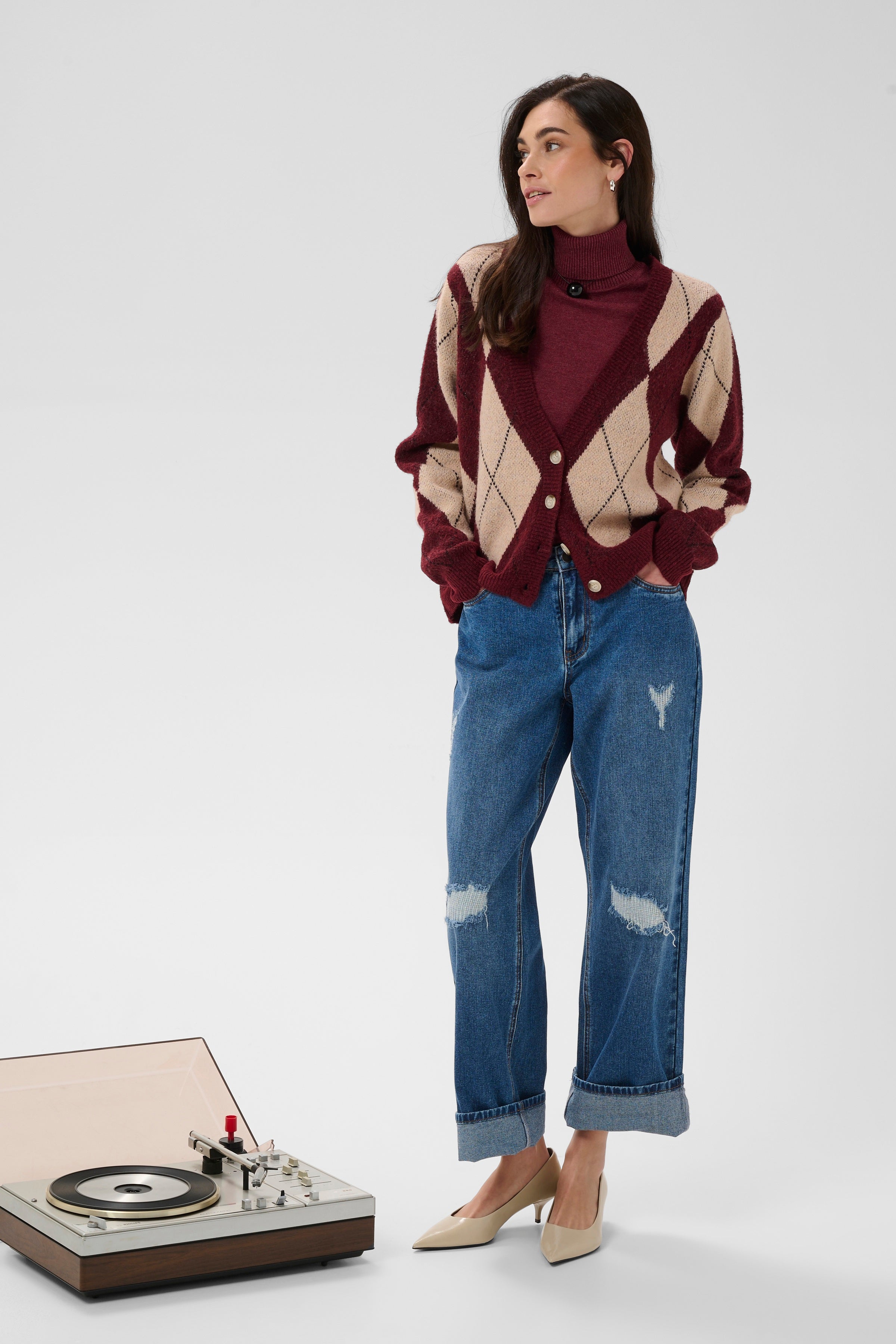 Argyle Cardigan in Burgundy Argyle