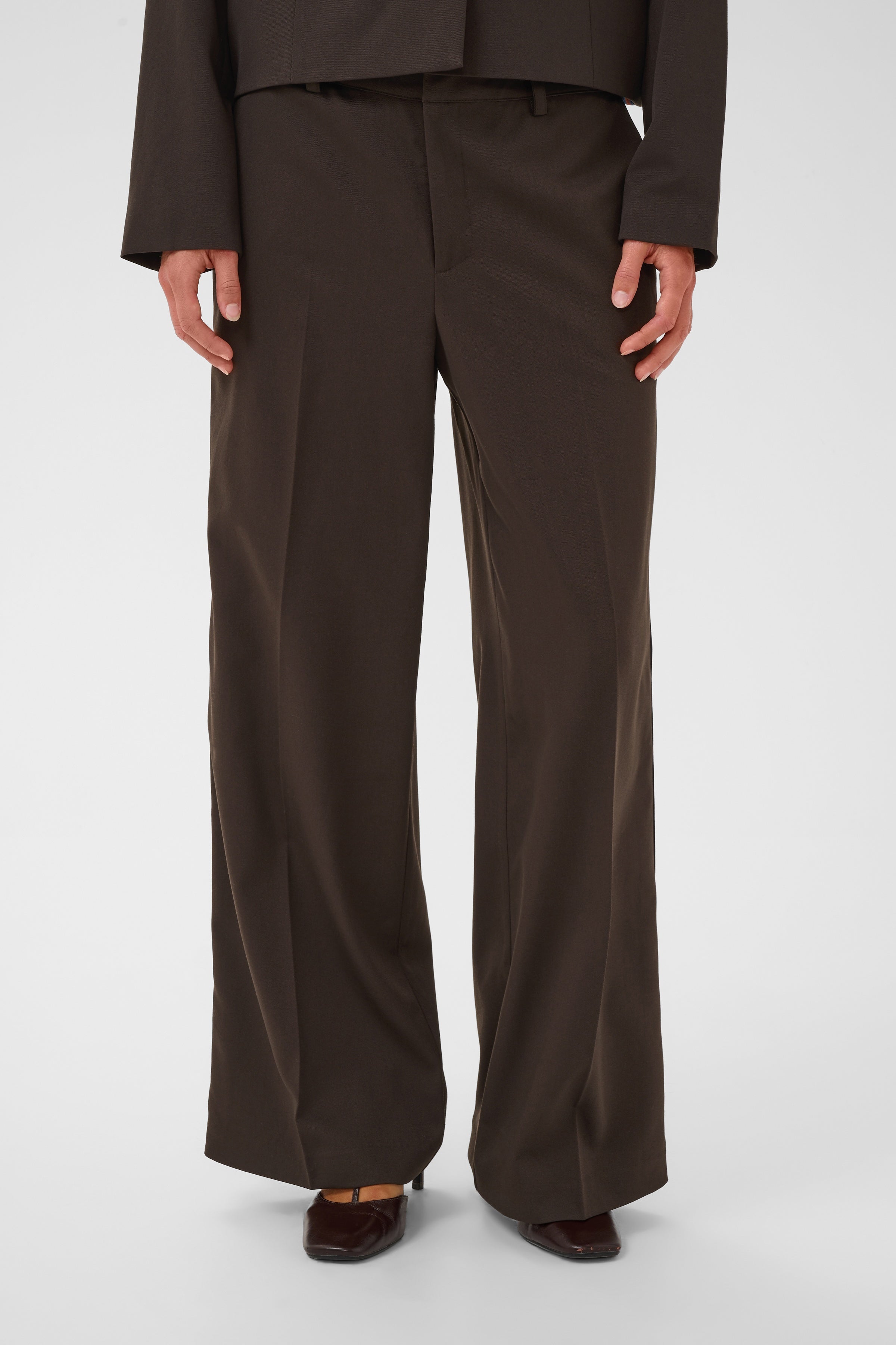 Belsie Long Pants in Coffee Bean