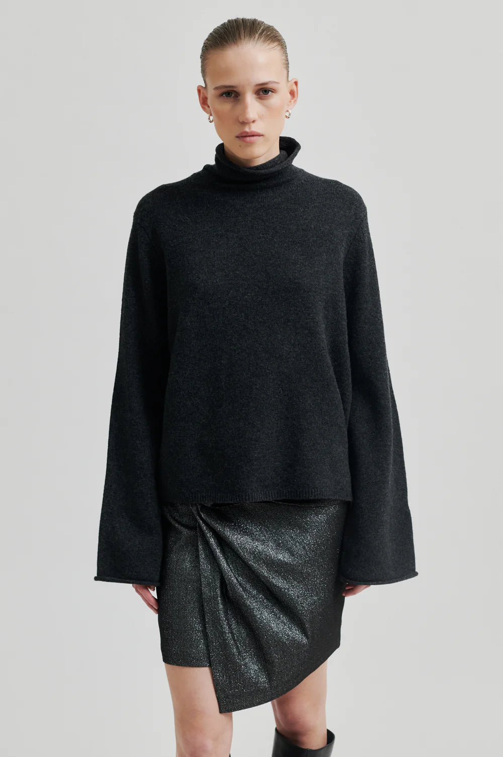 Neva Knit T-Neck in Dark Grey