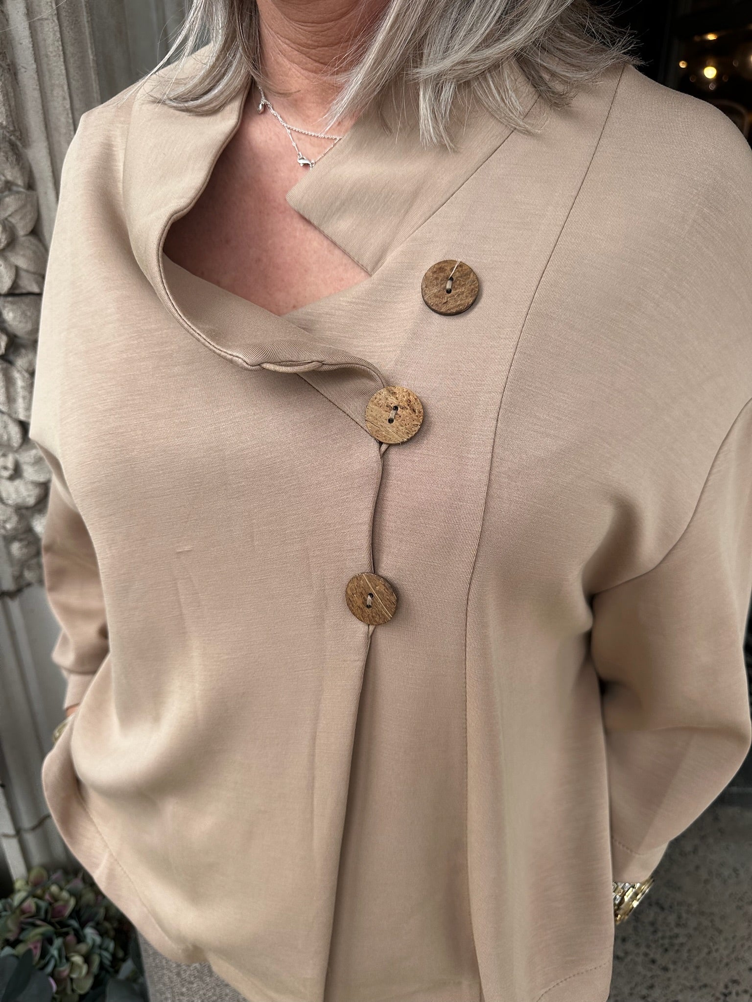 Agonion Cape in Latte