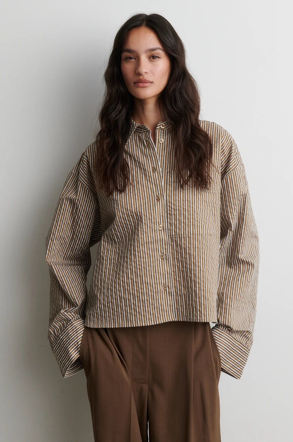 Vena Cropped Shirt in Camel