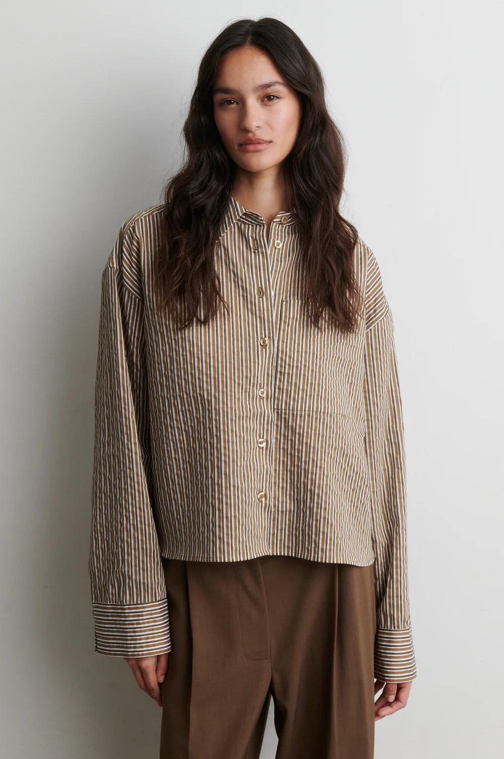 Vena Cropped Shirt in Camel