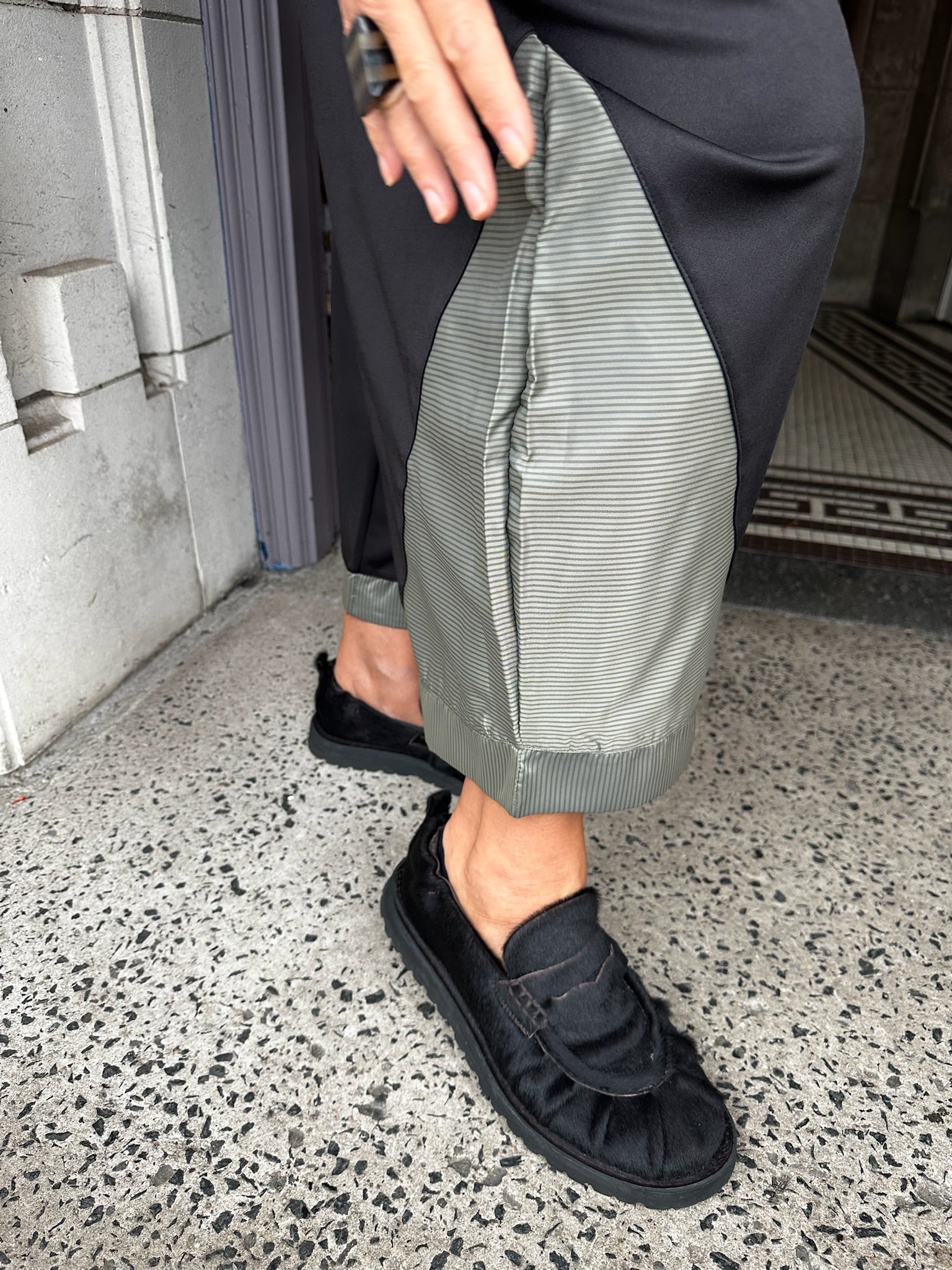 Contrast Panel Barrel Trousers in Sage/Black