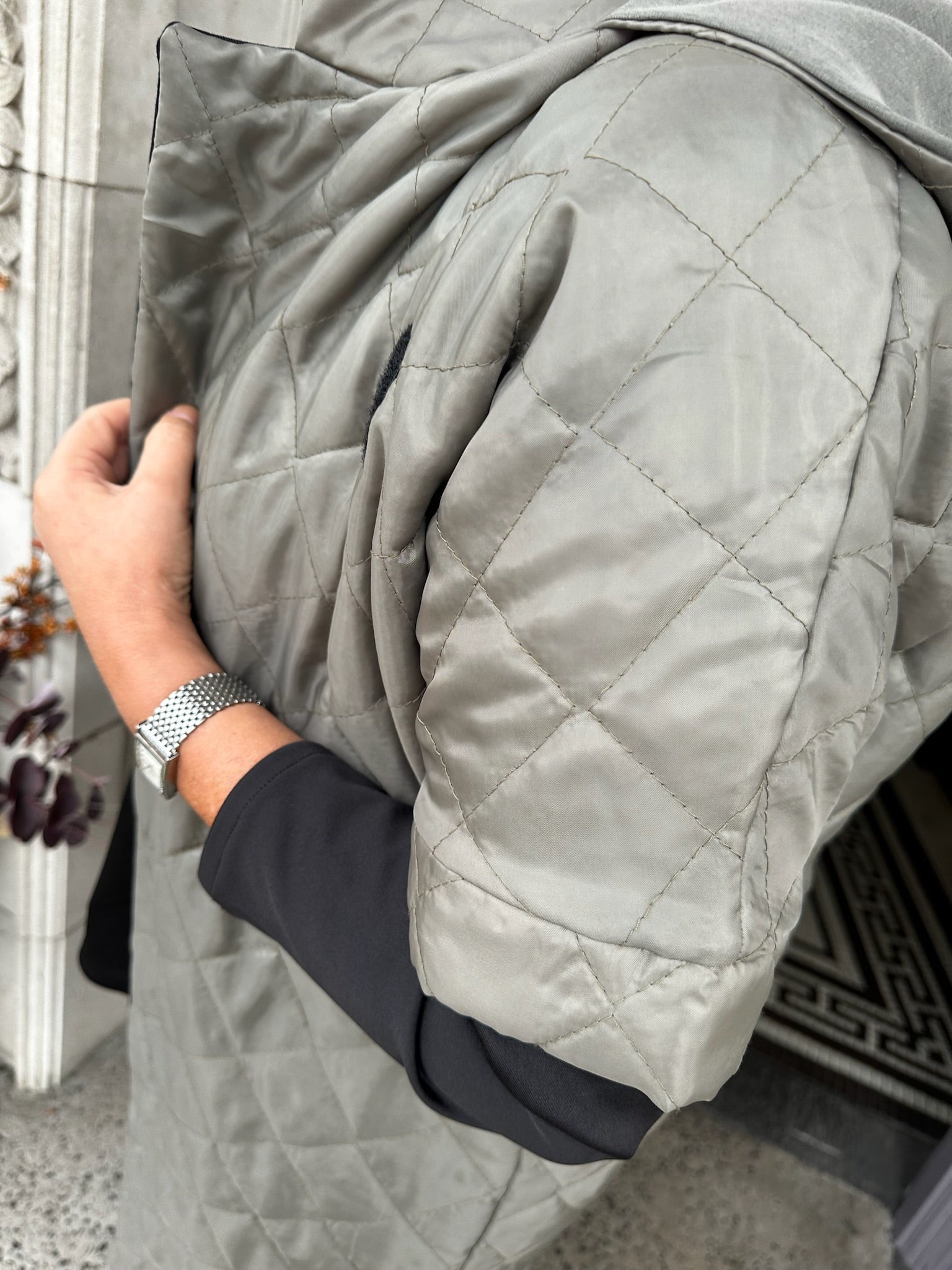 Diamond Quilted Short Sleeve Jacket in Sage/Black