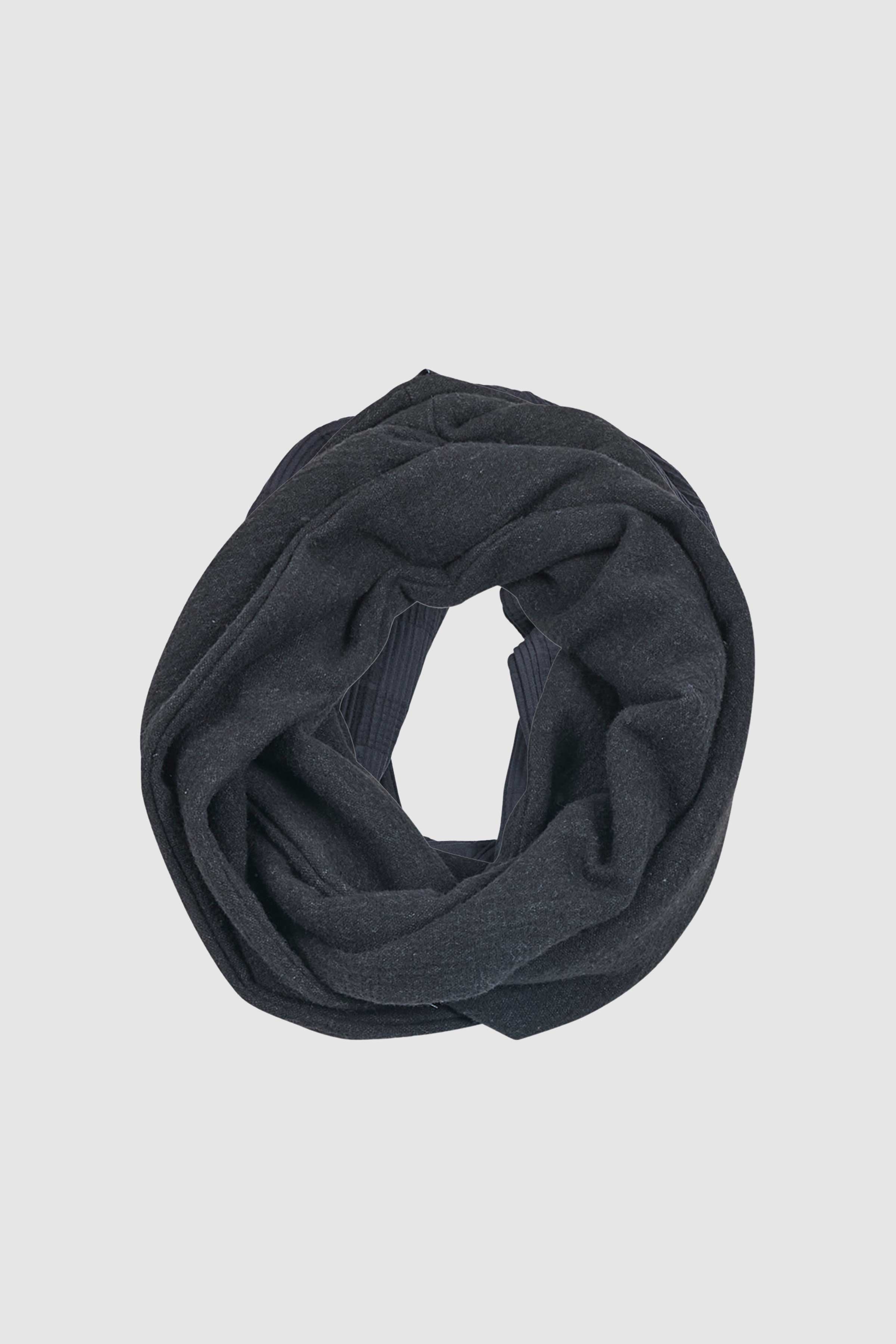 Crincle Scarf in Black