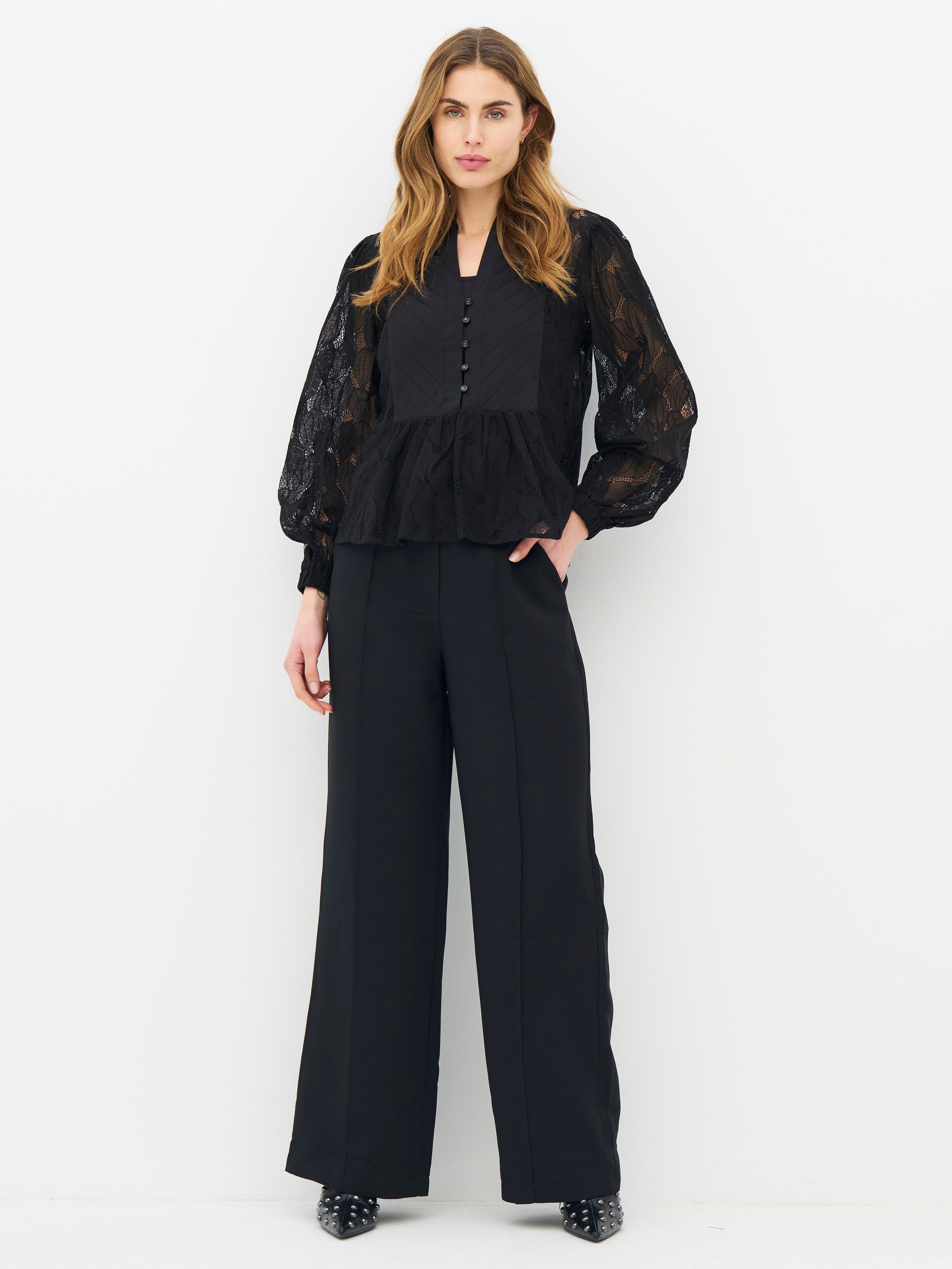 Elma Shirt in Black