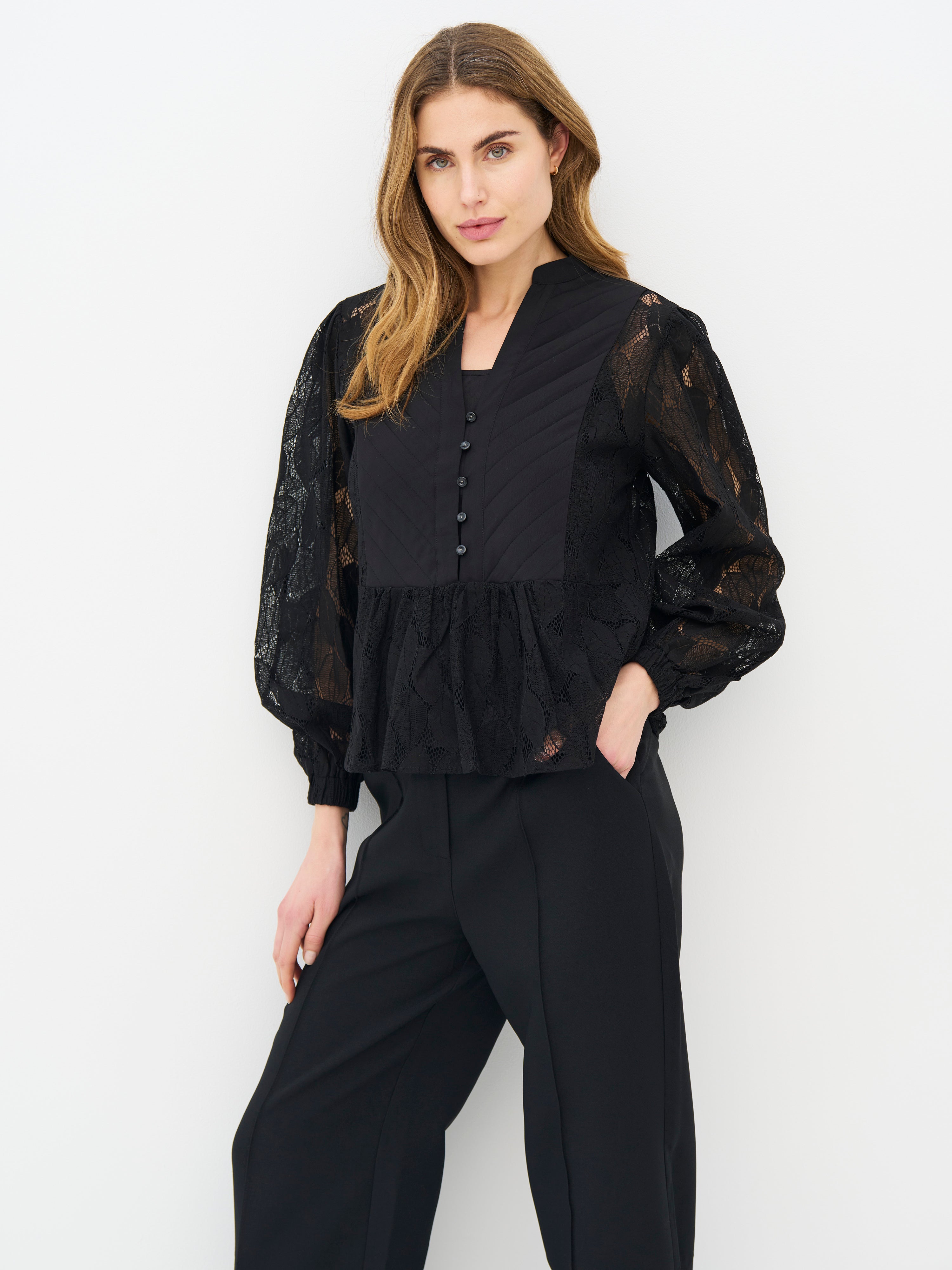 Elma Shirt in Black