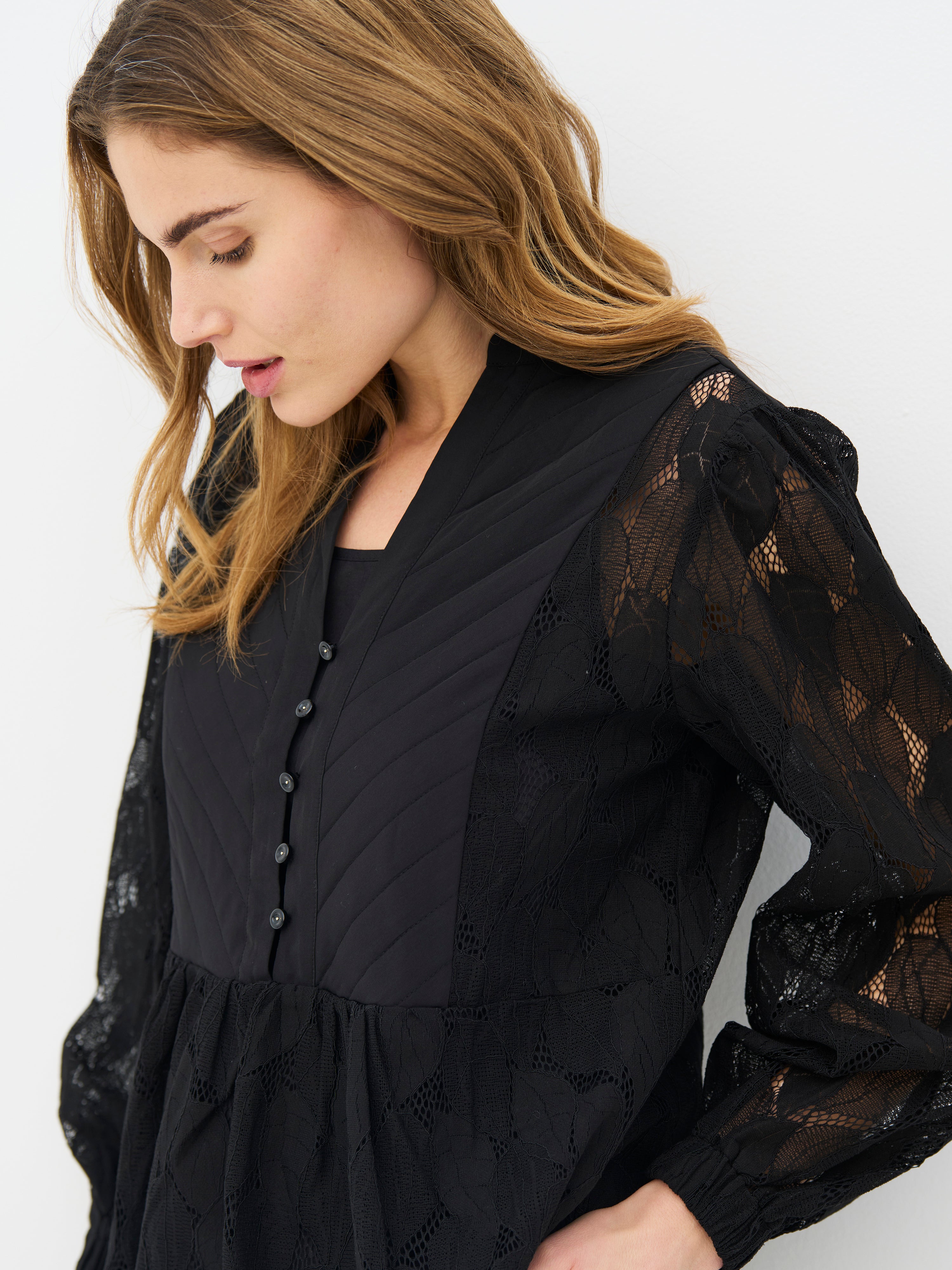 Elma Shirt in Black