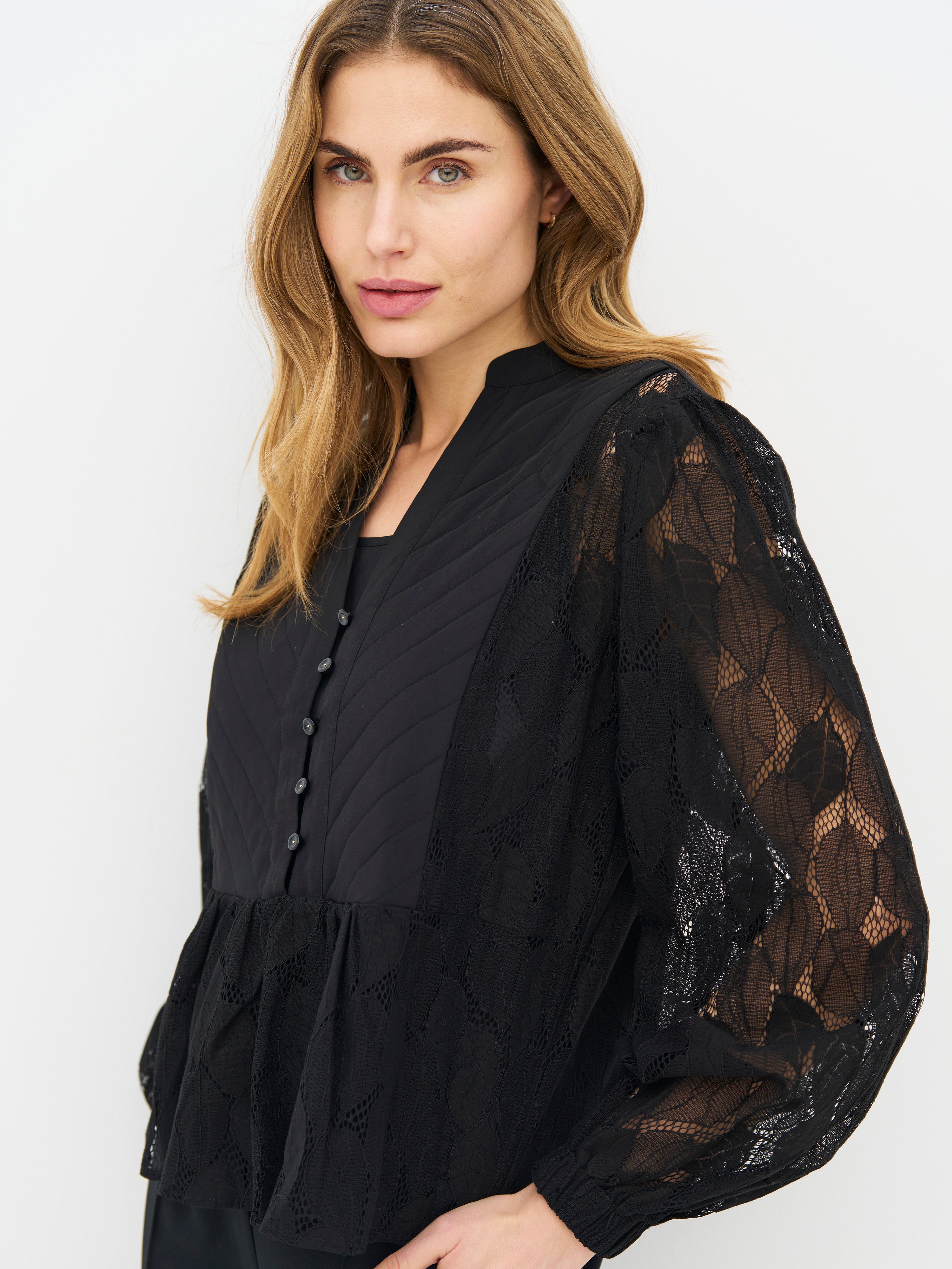Elma Shirt in Black