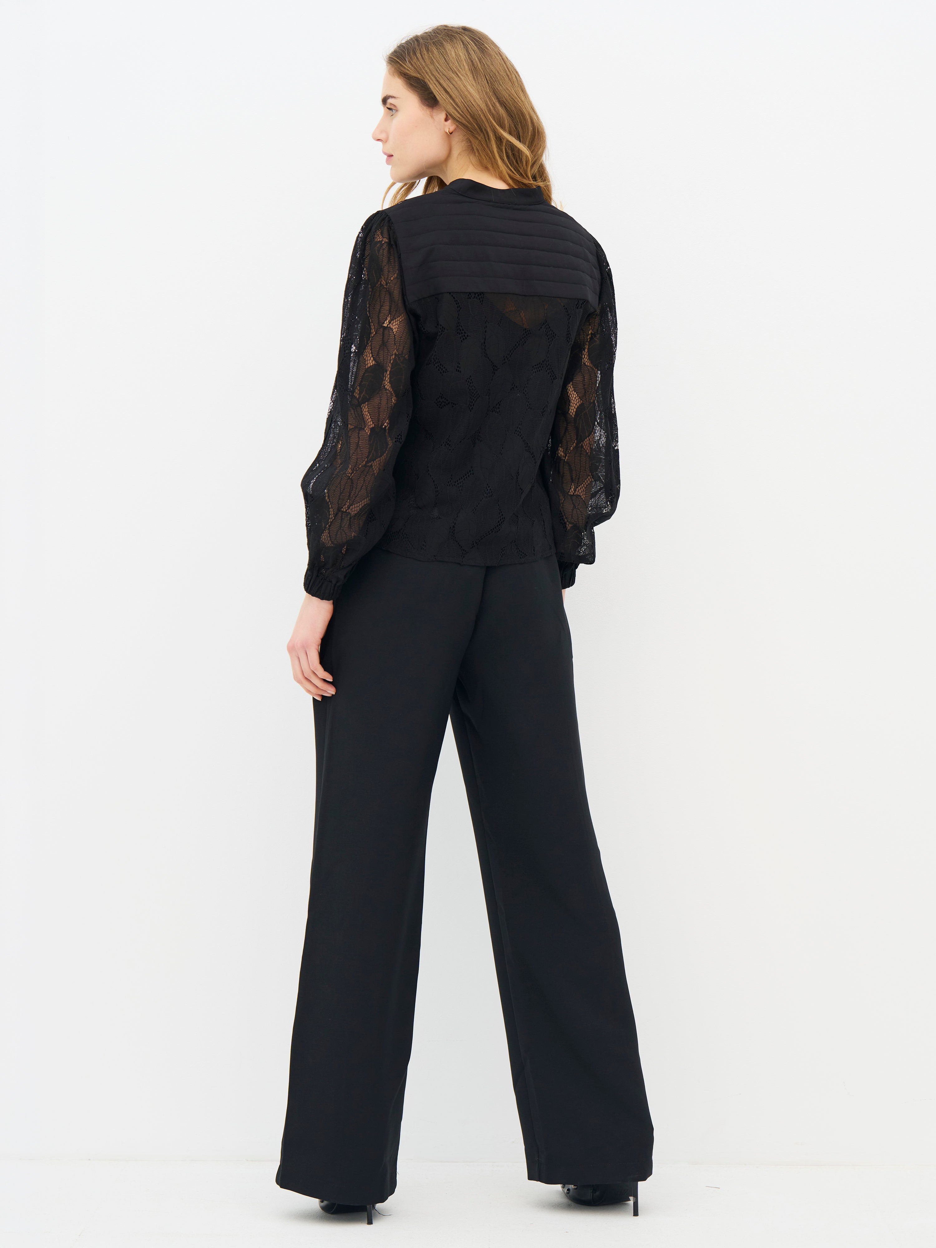 Elma Shirt in Black