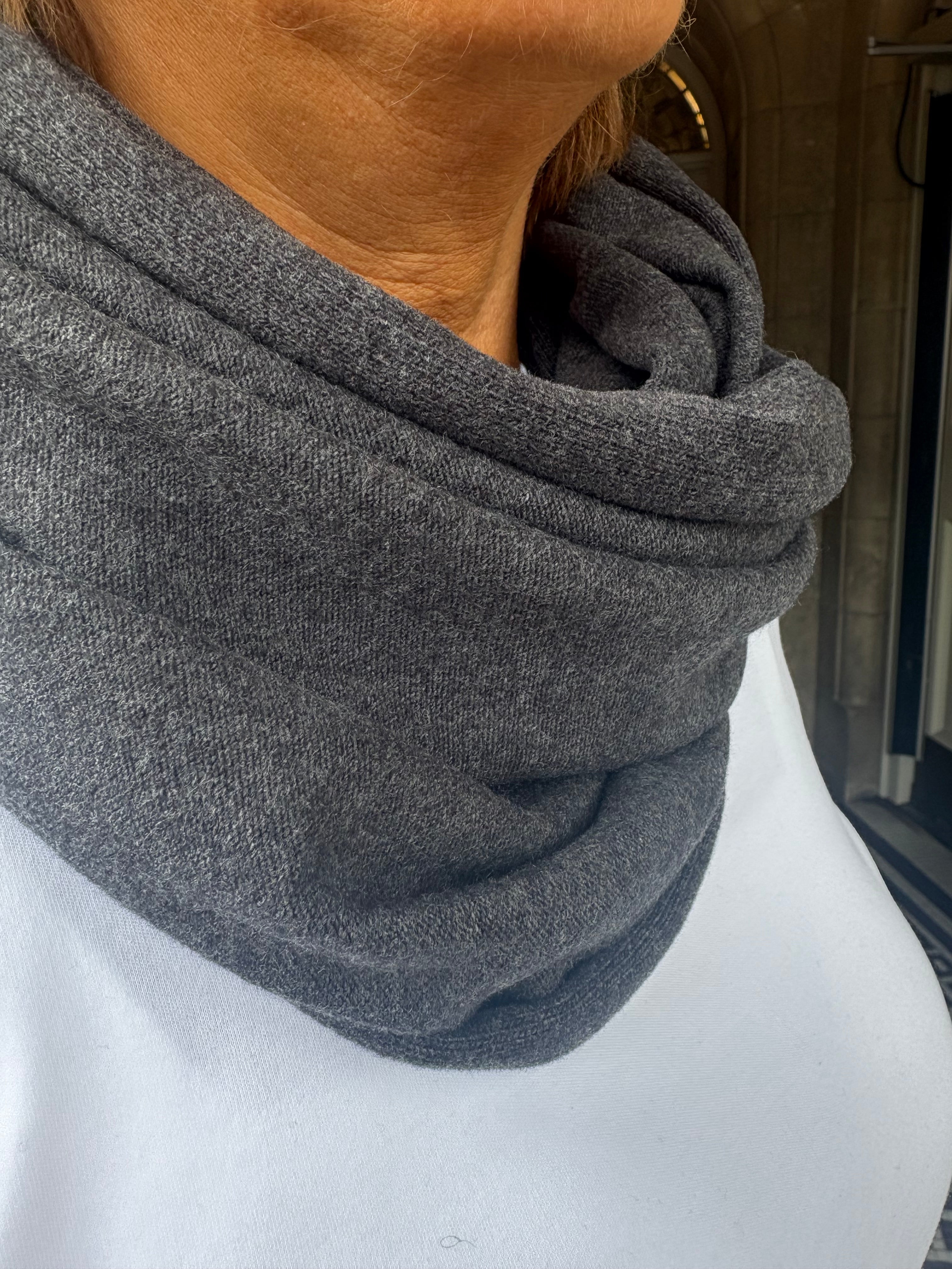 Loop Scarf in Carbone