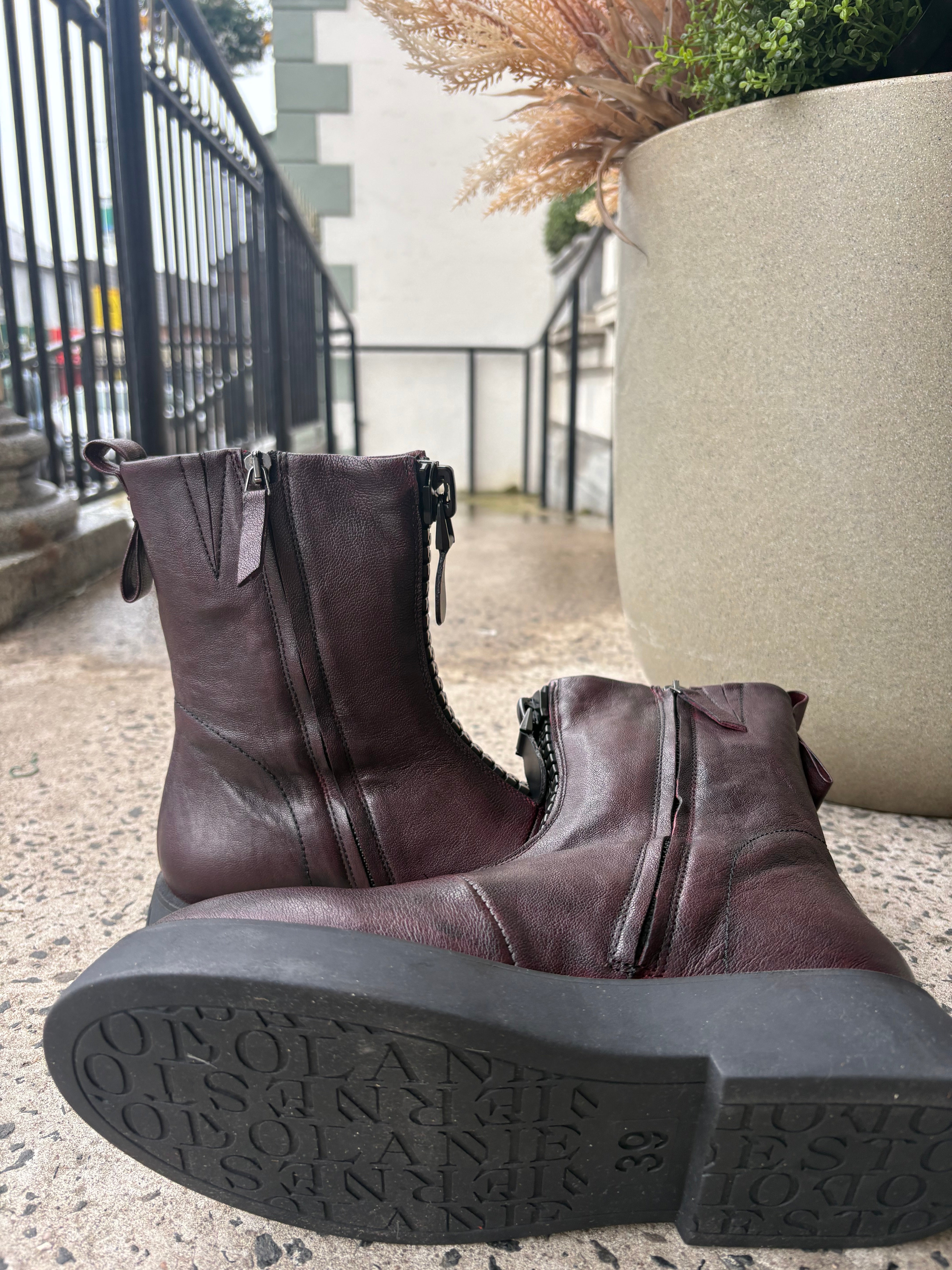 Donna Ankle Boot (Silicone 37) in Rock Amaranto