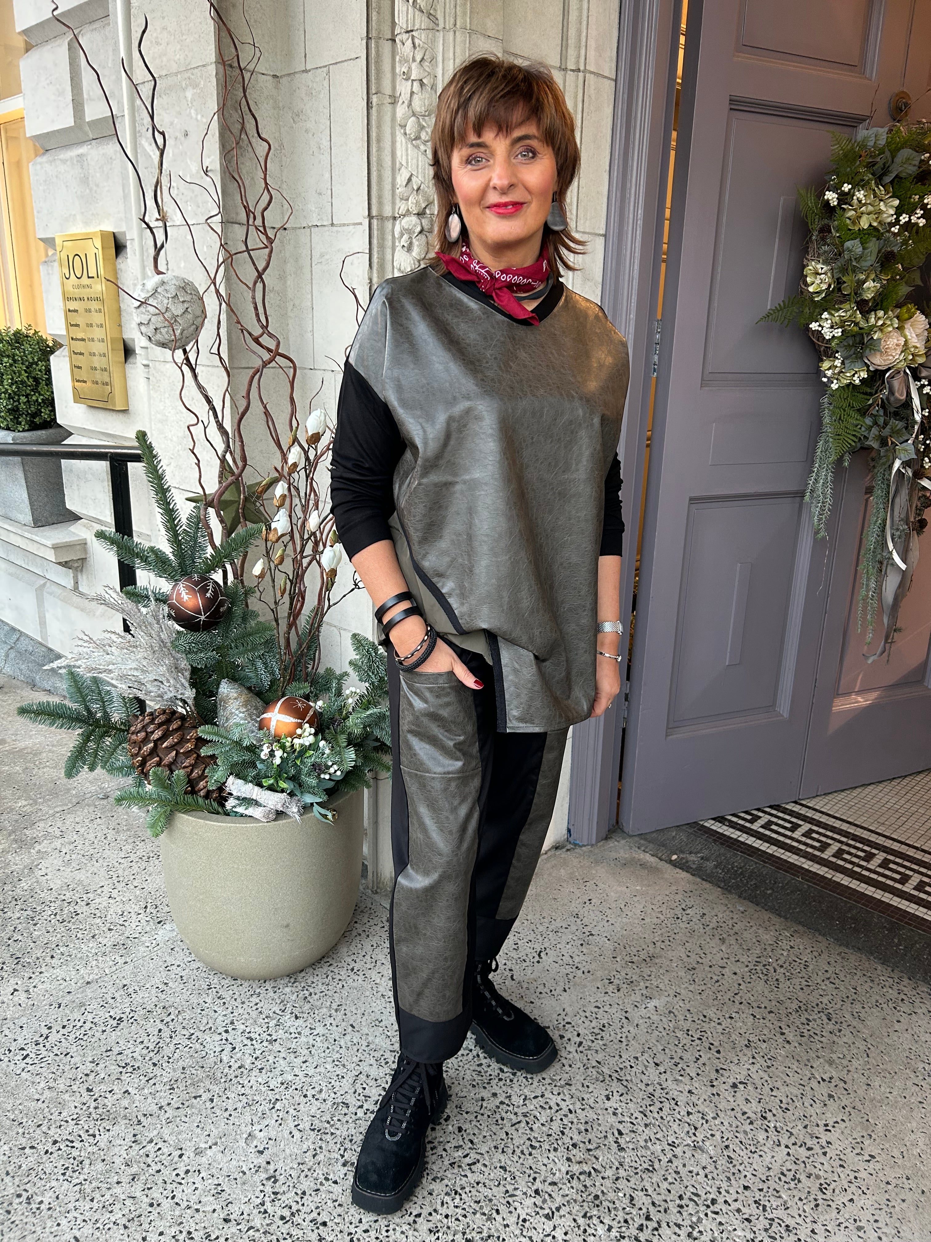 Contrast Panel Long-Sleeve Top in Taupe/Black