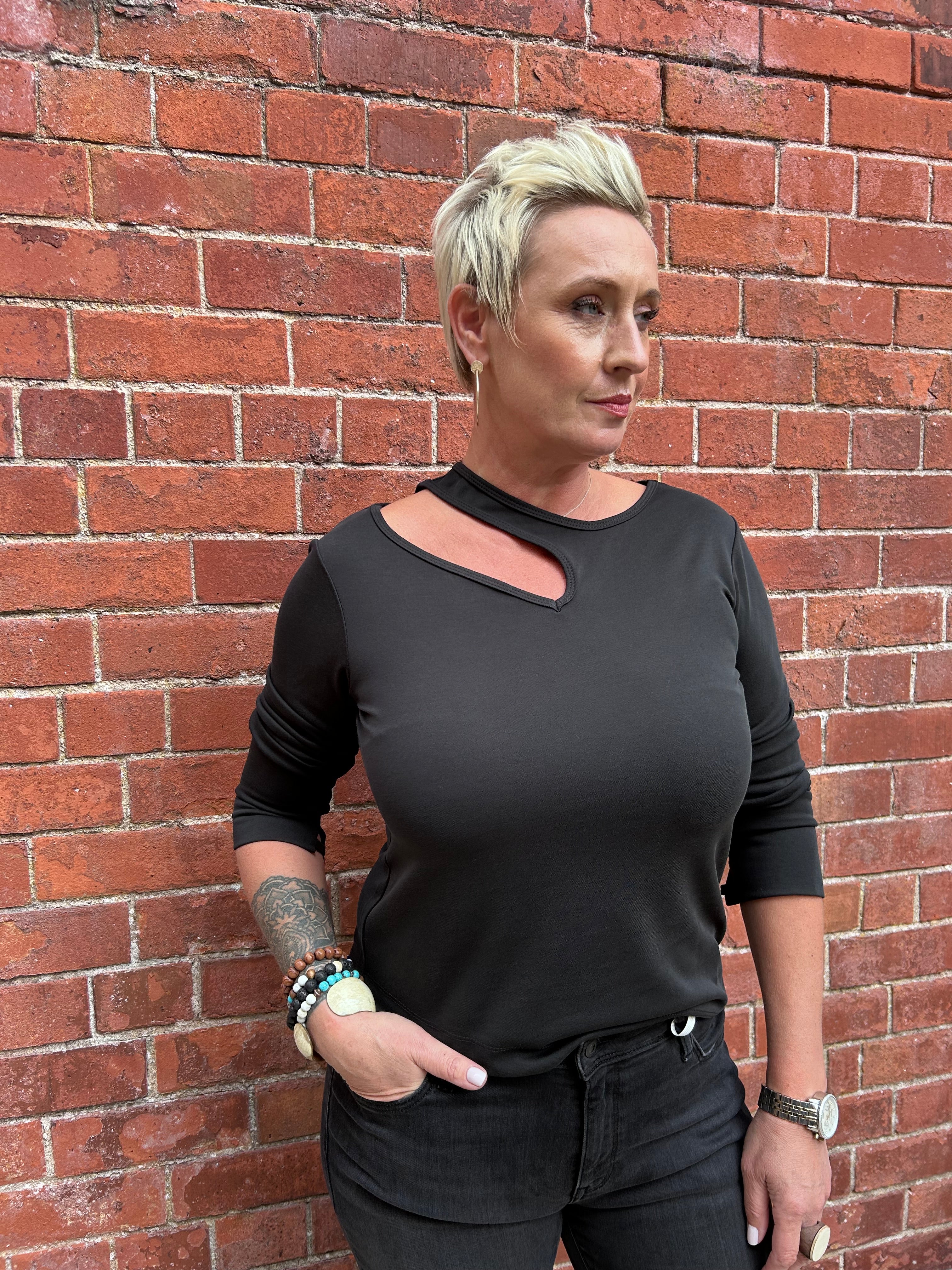 Enotikis Top in Black/Off