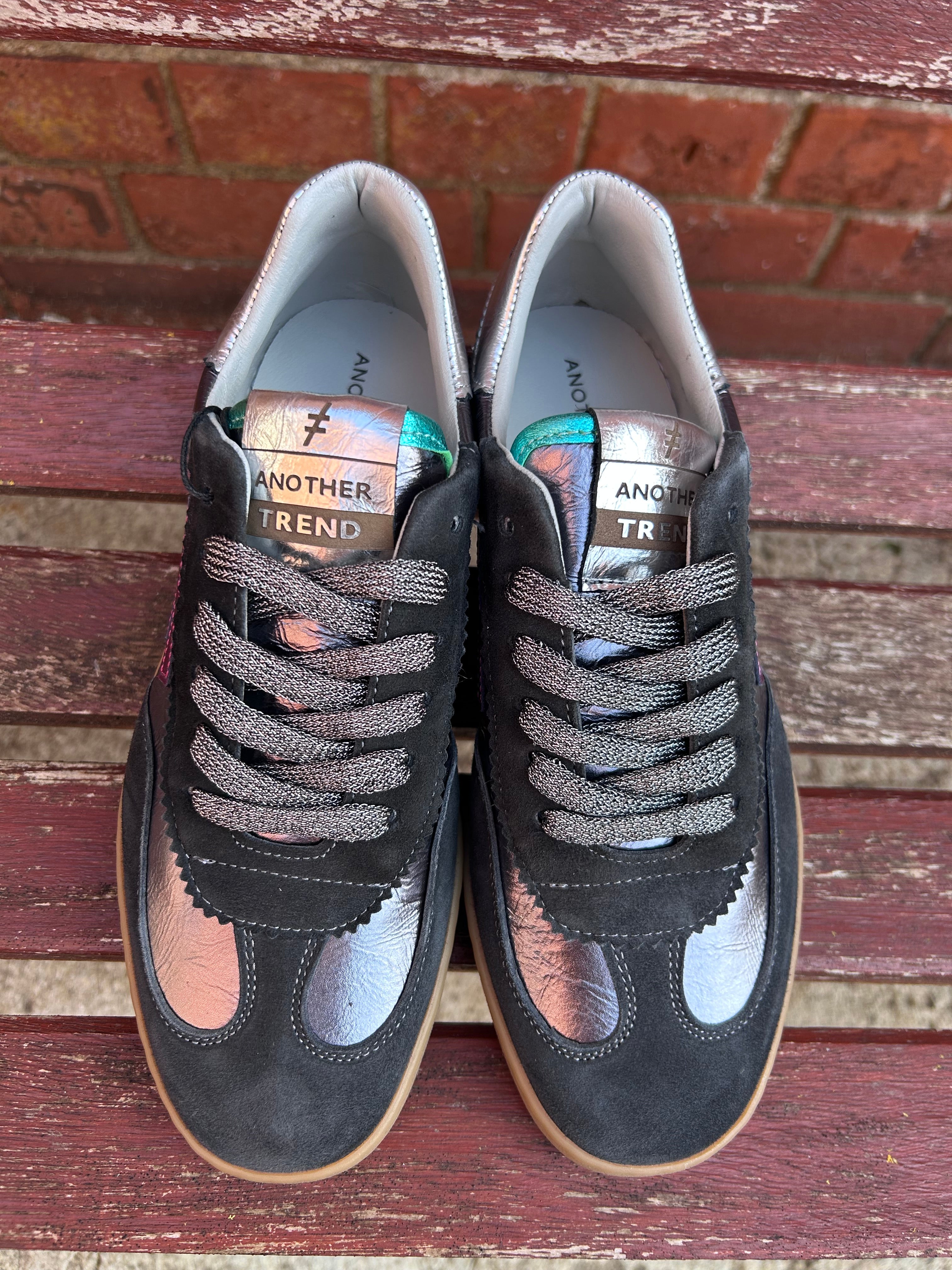 Lace Up Trainer in Anthracite