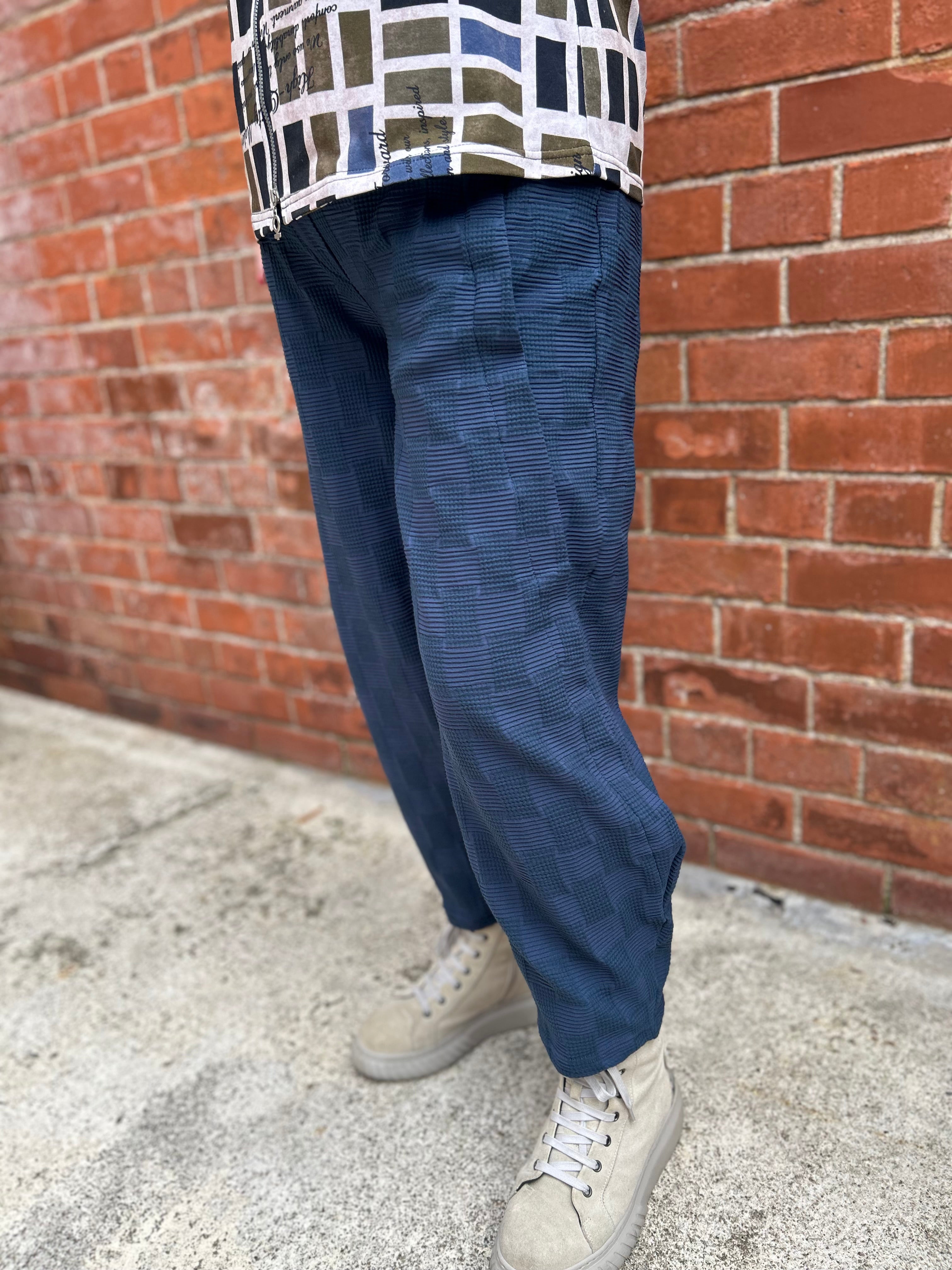 Bubble Barrel Trousers in Blue