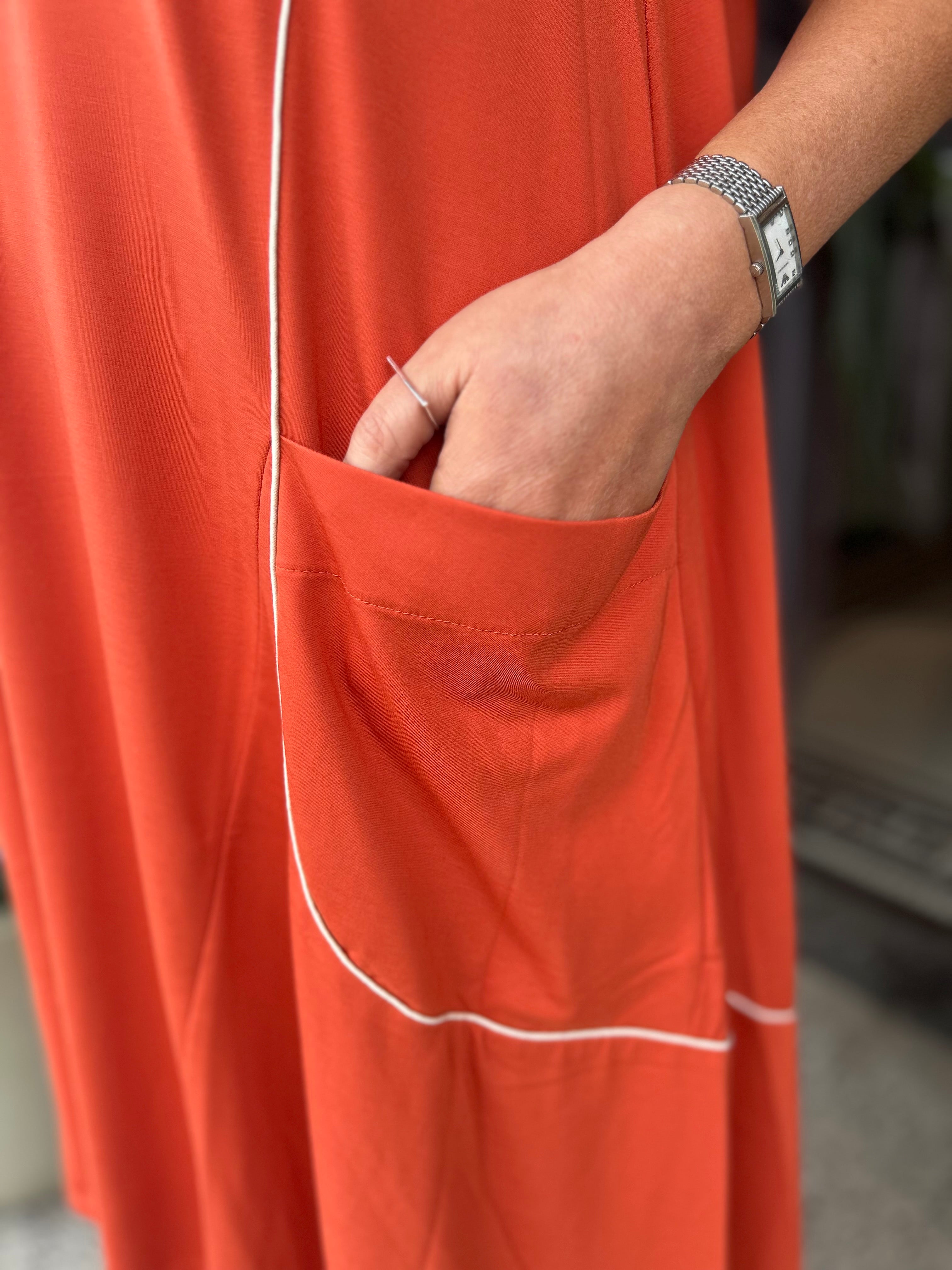 V-Neck Pocket Dress in Paprika/Ivory