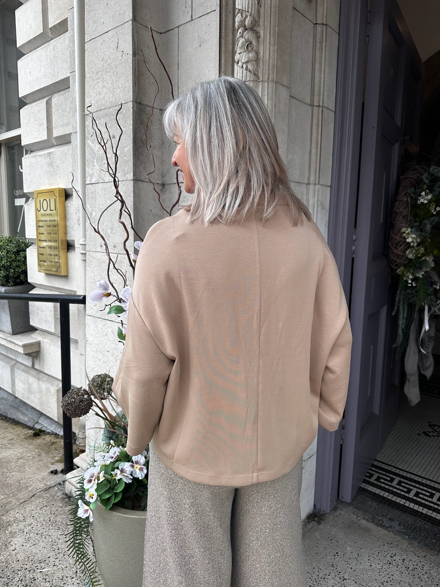 Agonion Cape in Latte