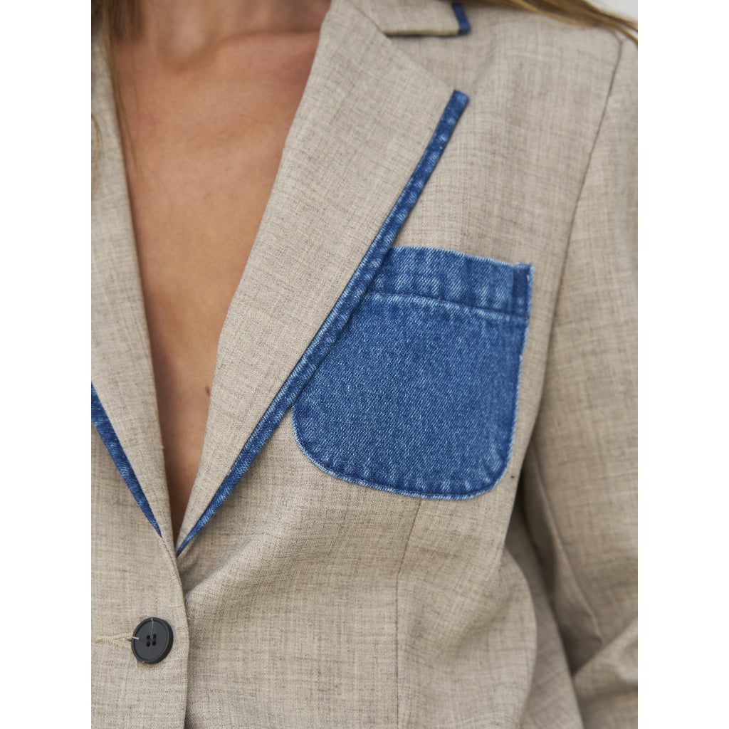 Callie Blazer in  Seasand