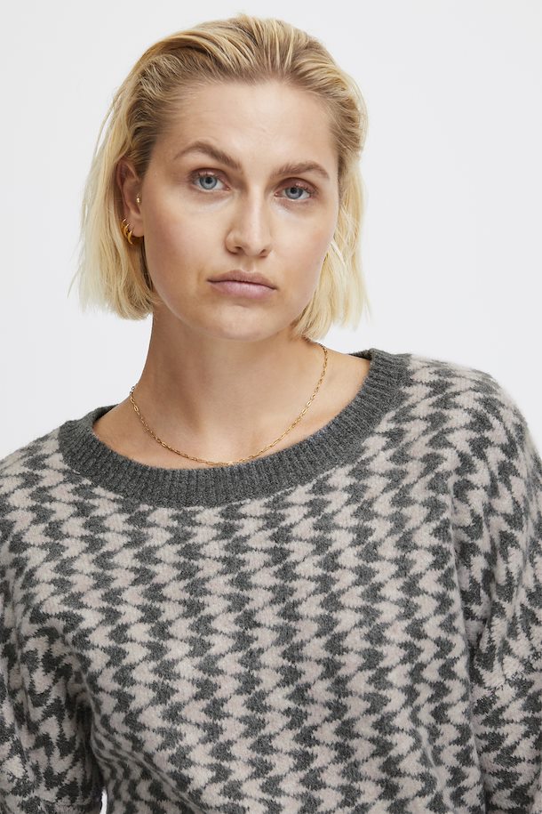 Knitted Pullover in Heather Rose