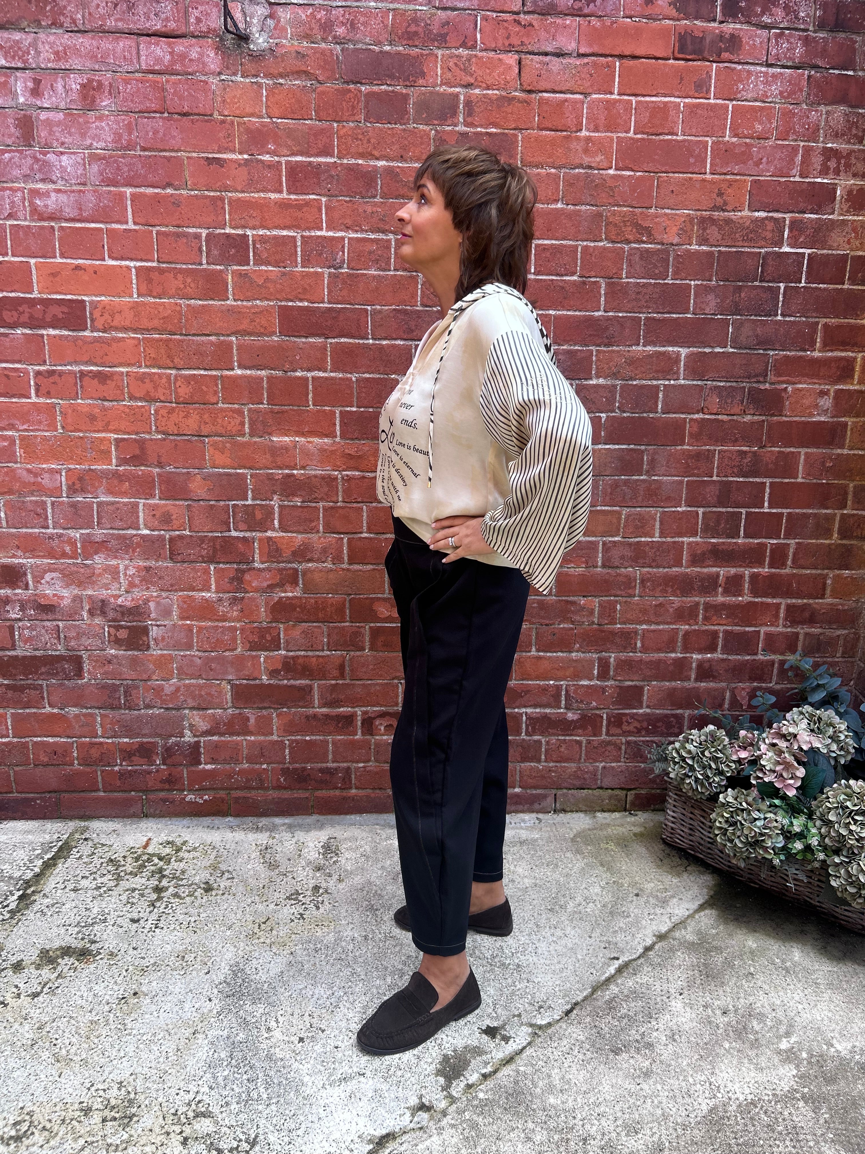 Mei Cropped Hoodie in Noir Muse