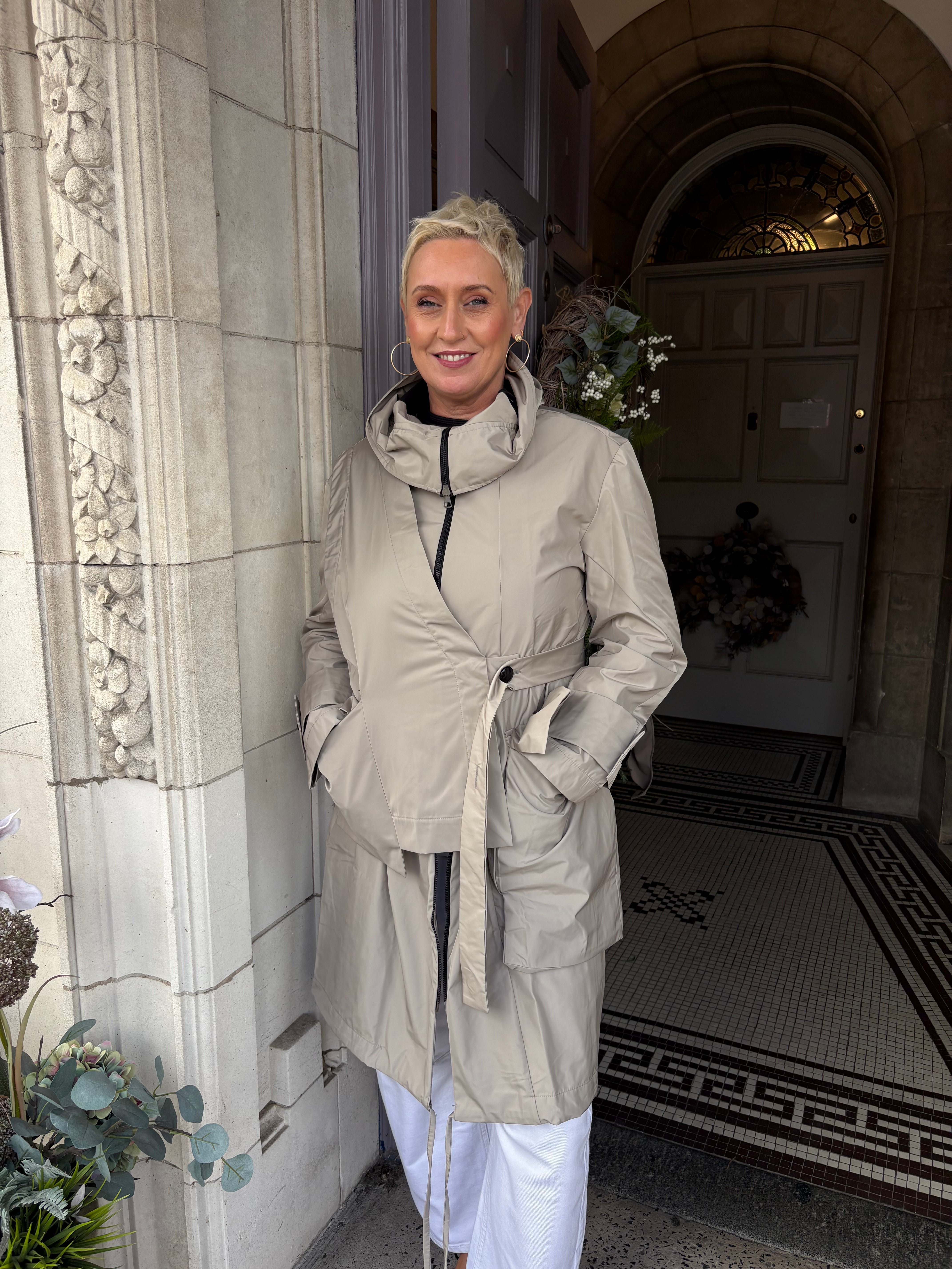 Aolias Raincoat in Greige