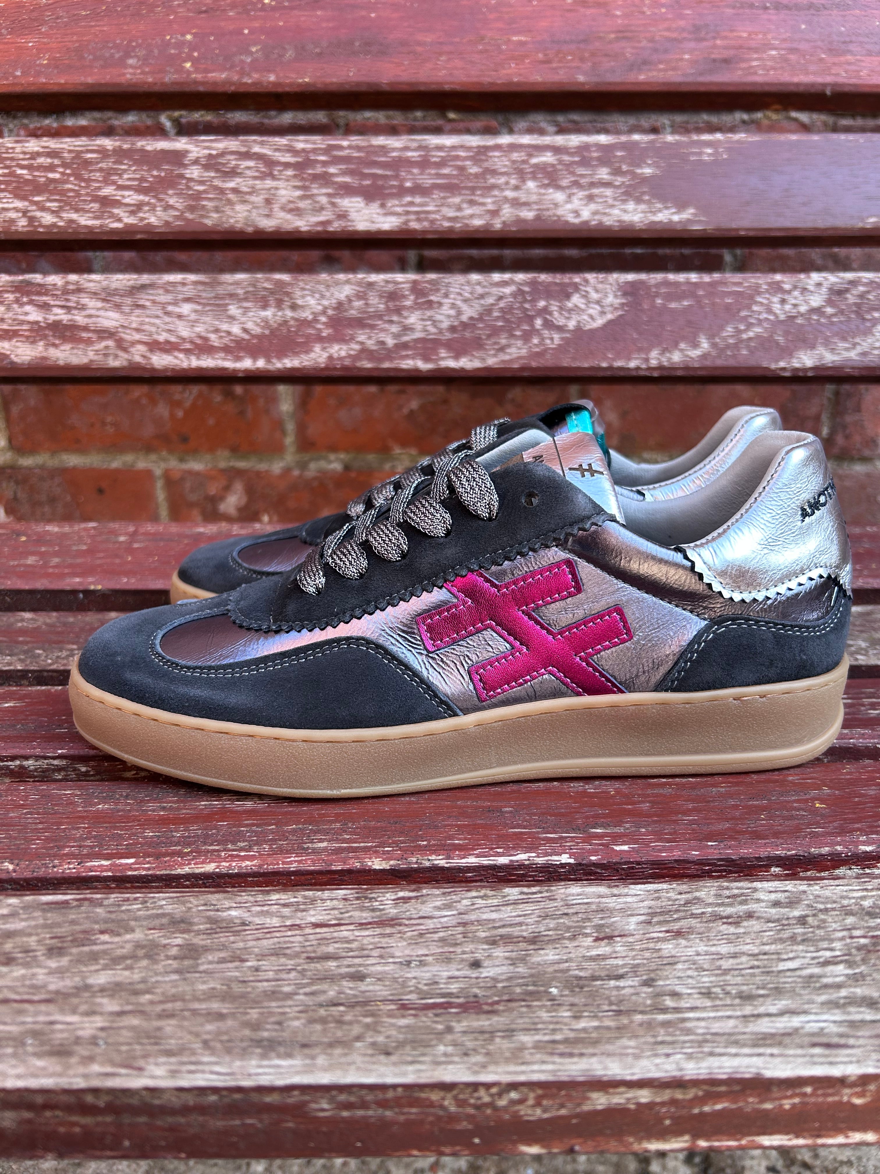 Lace Up Trainer in Anthracite
