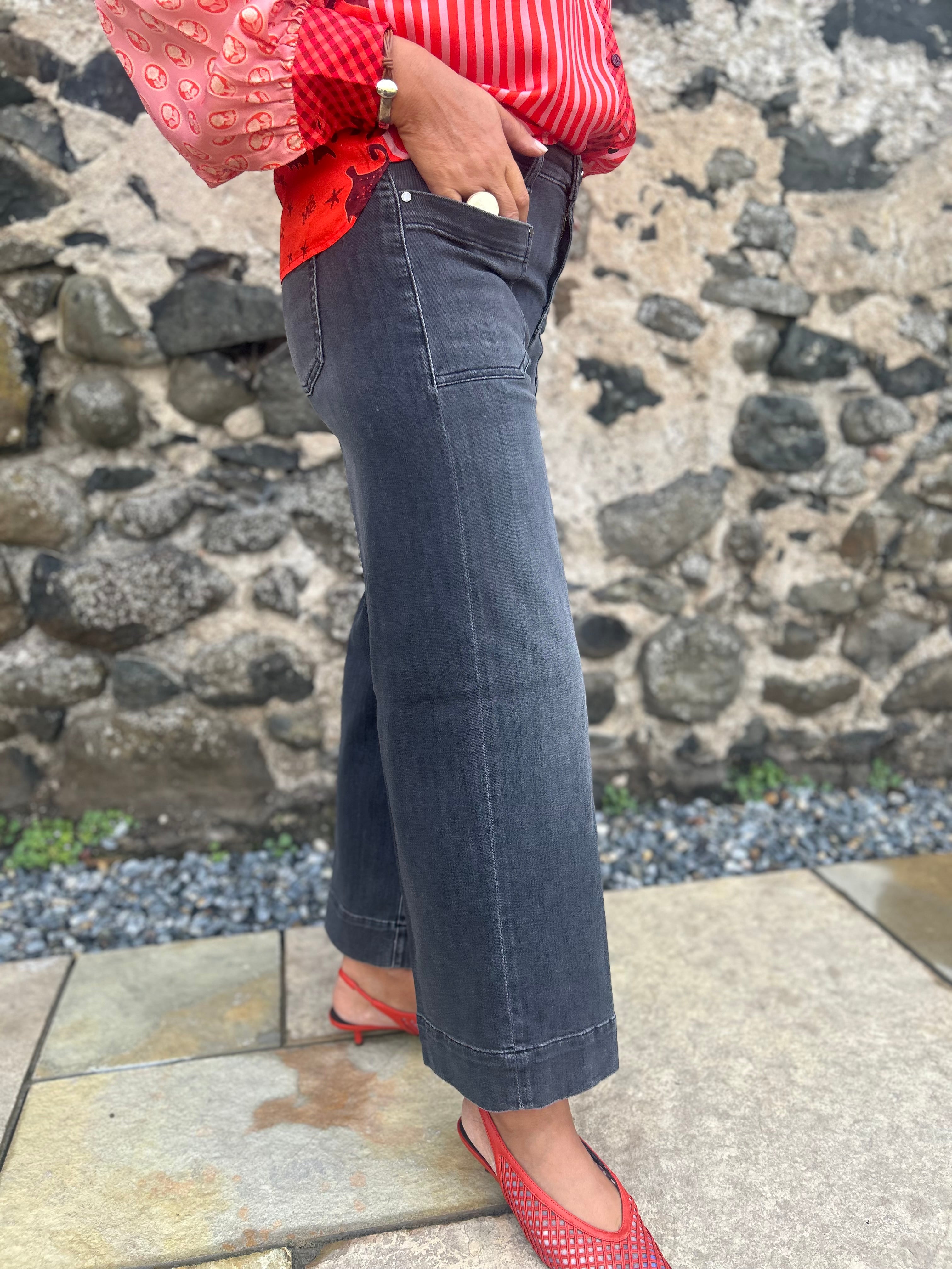 Miru 6/8 Jeans in Dark Grey