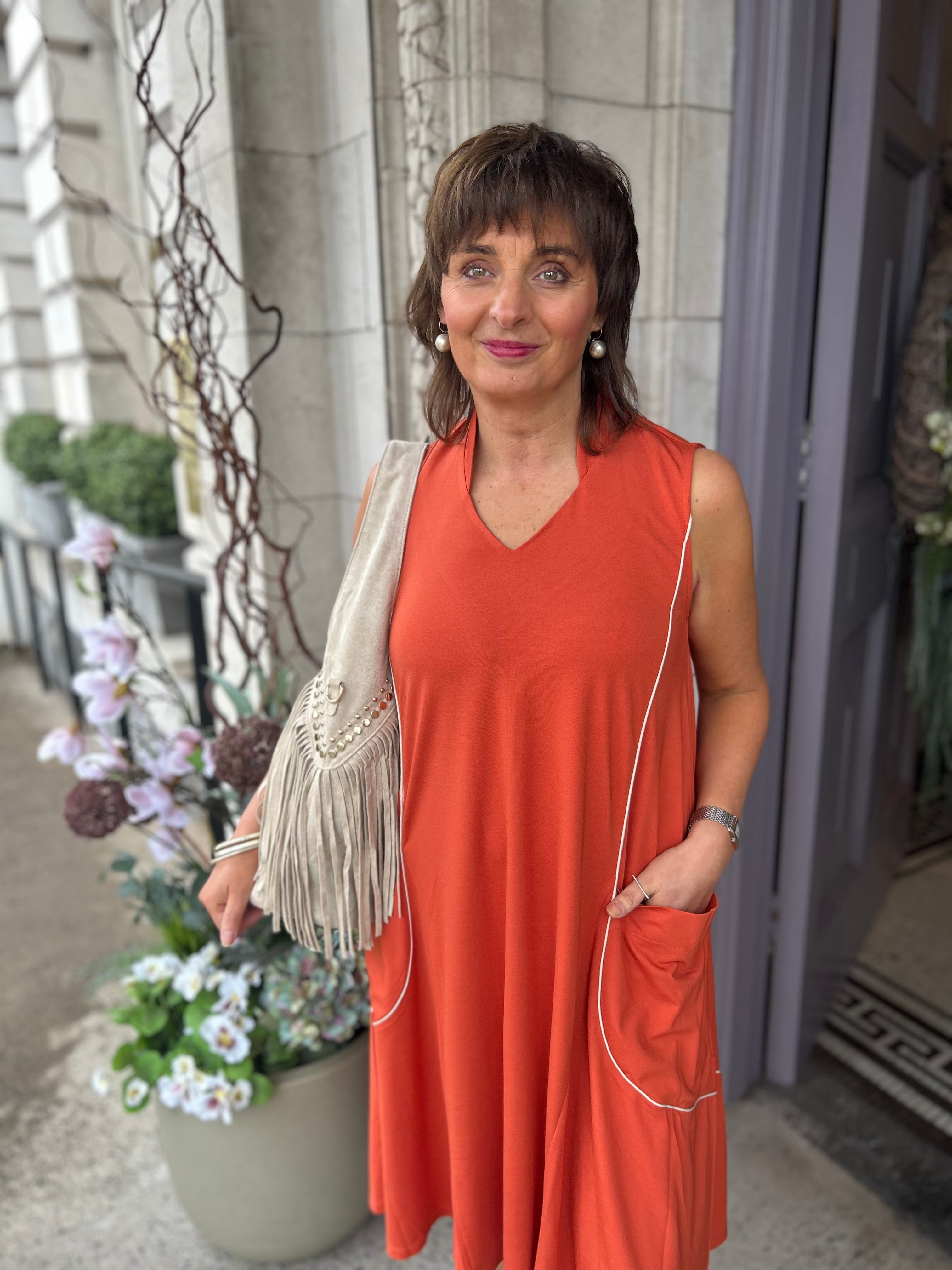 V-Neck Pocket Dress in Paprika/Ivory