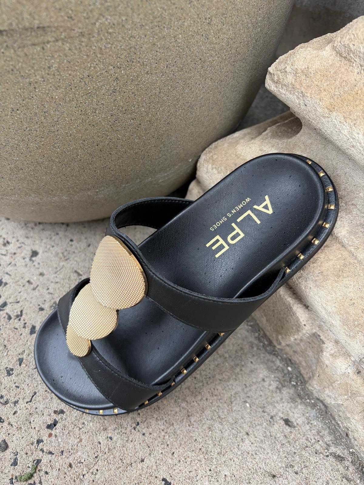 Becerro Sandal in Black