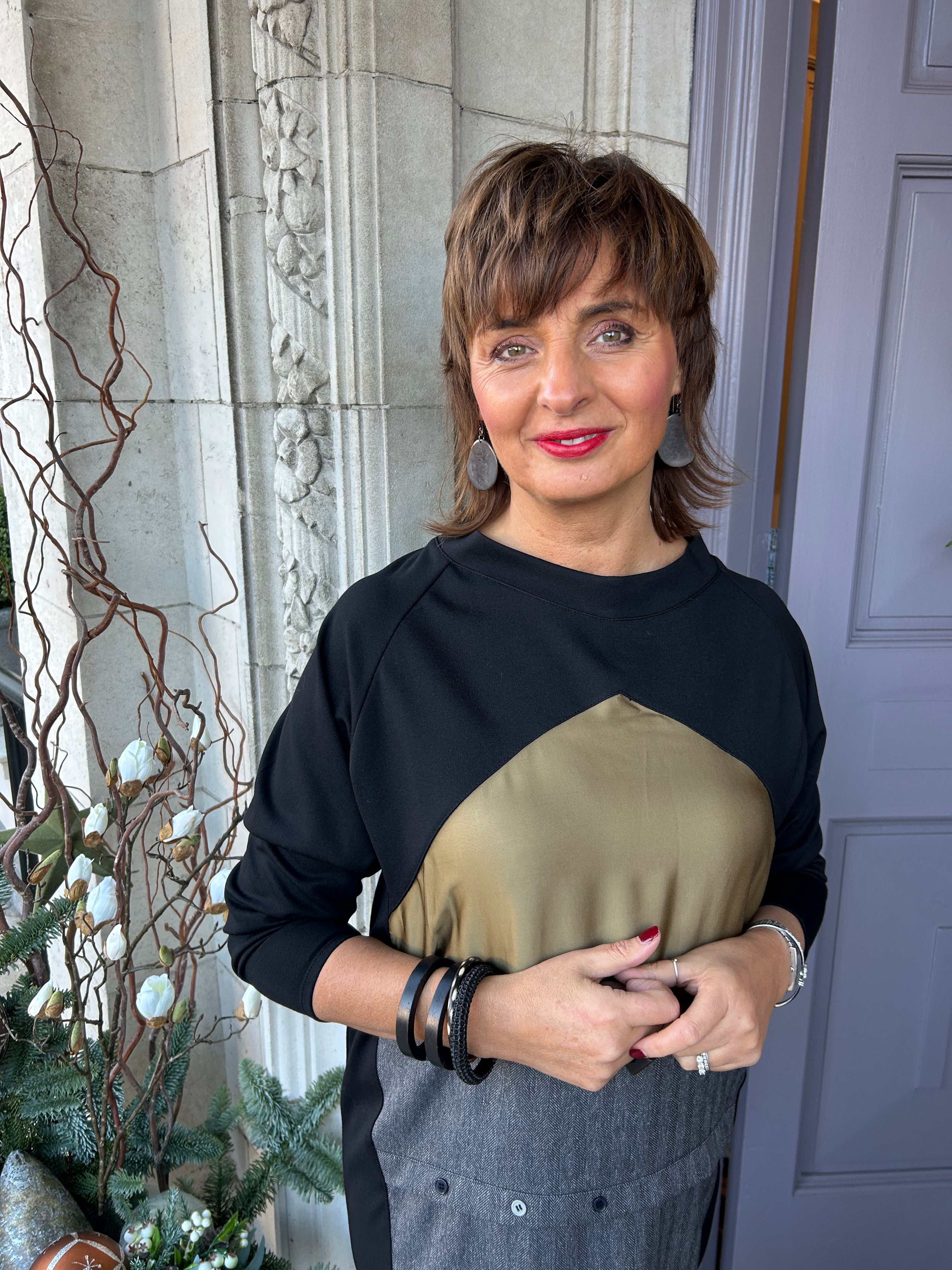 Colour Block Dress in Black/Gold