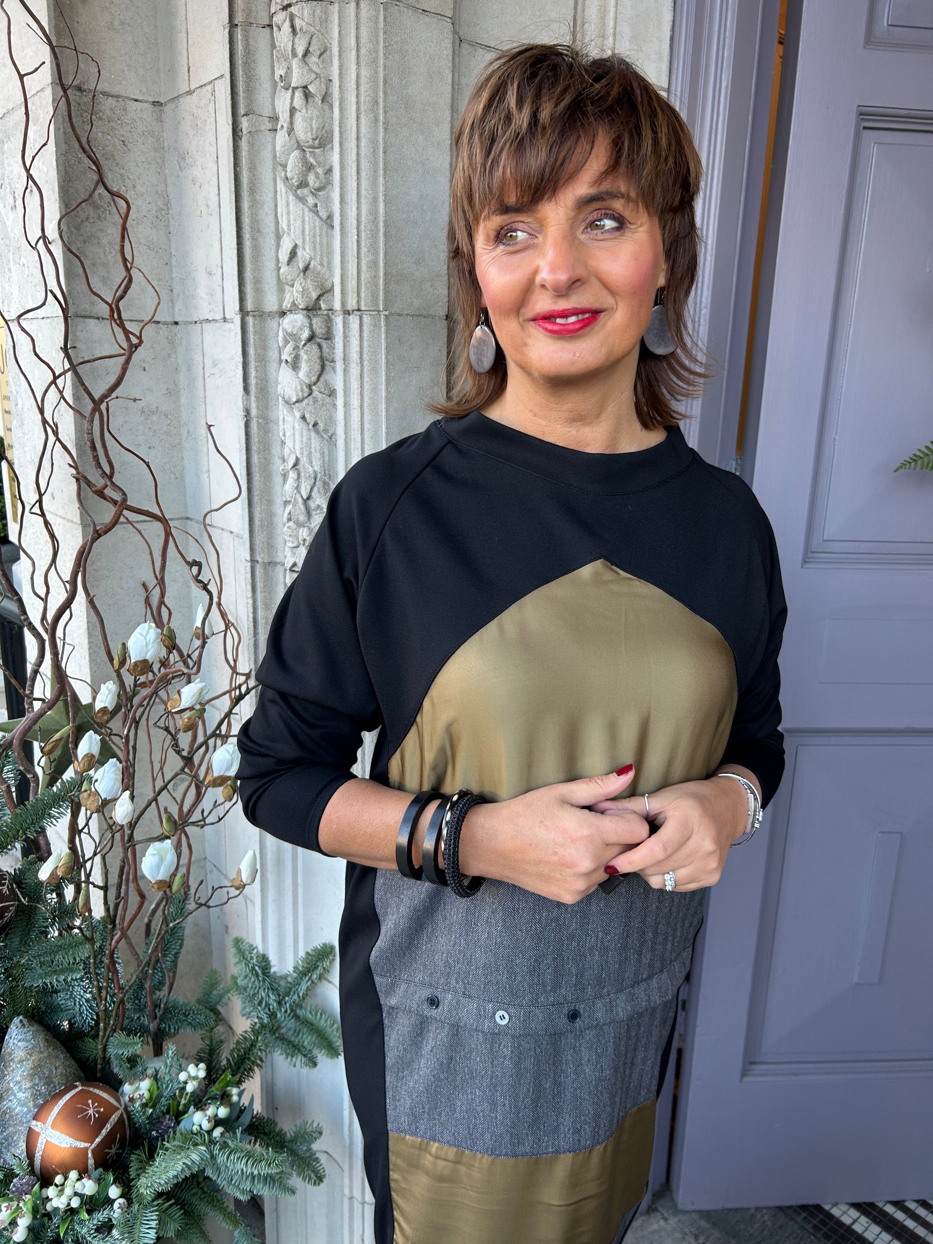 Colour Block Dress in Black/Gold