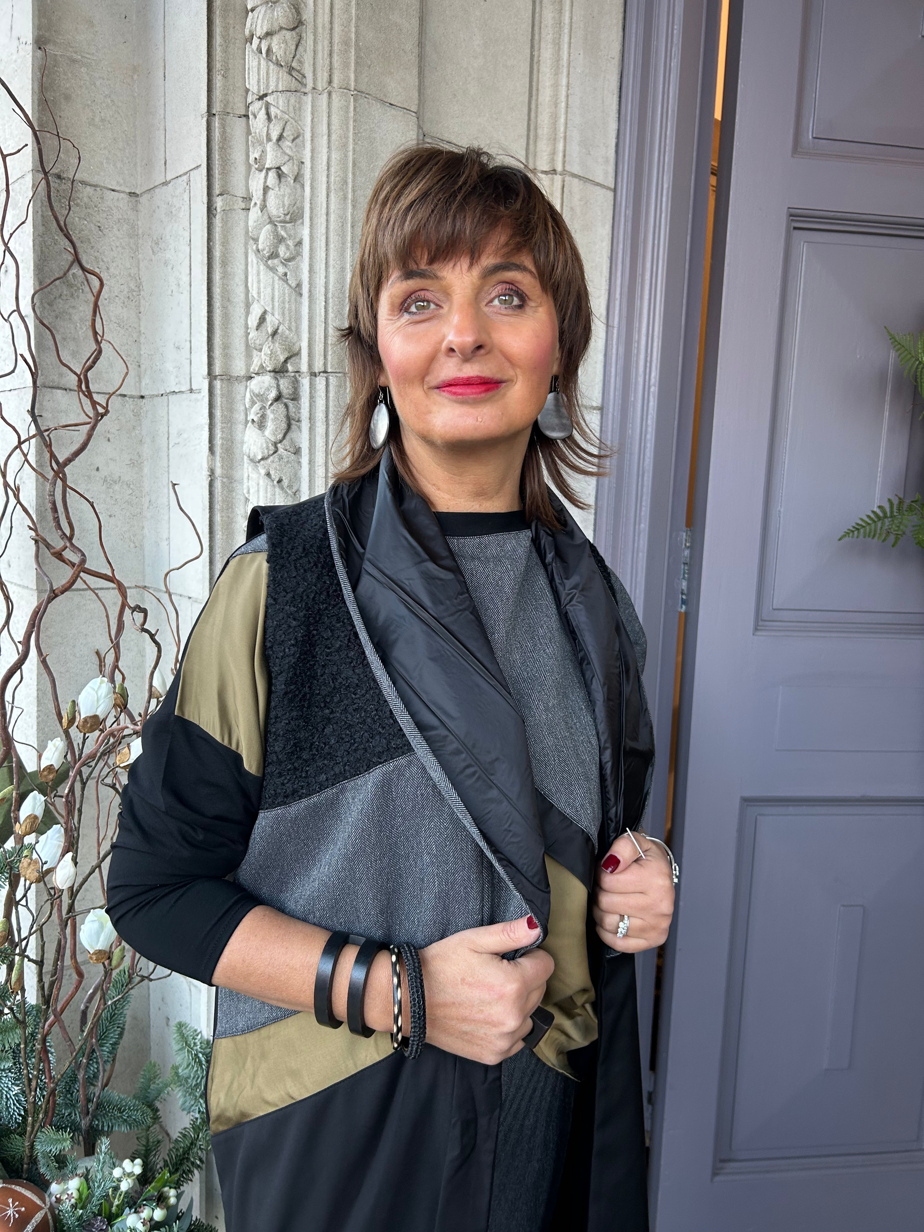 Taffeta Lapel Gilet in Black/Gold