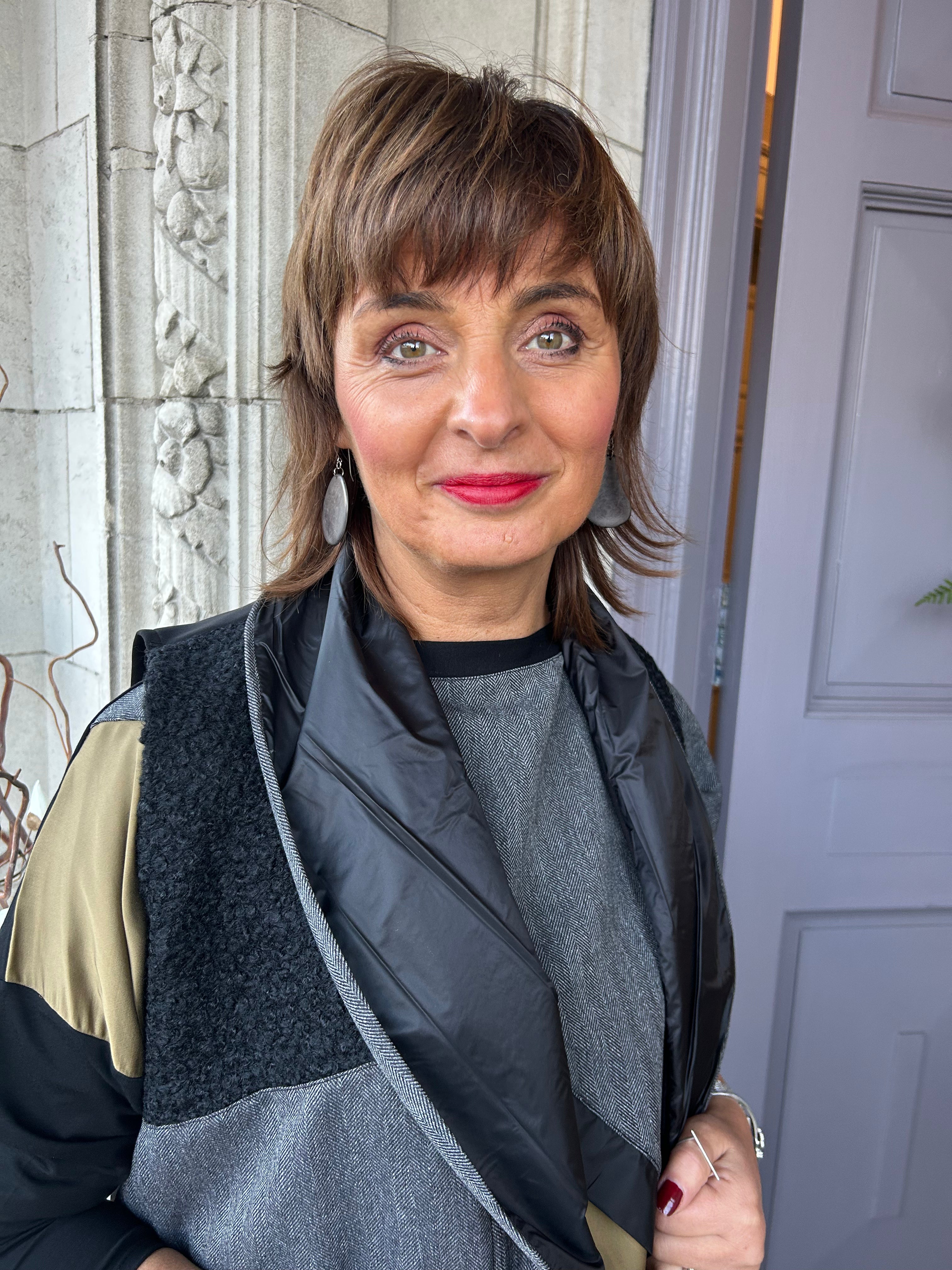 Taffeta Lapel Gilet in Black/Gold