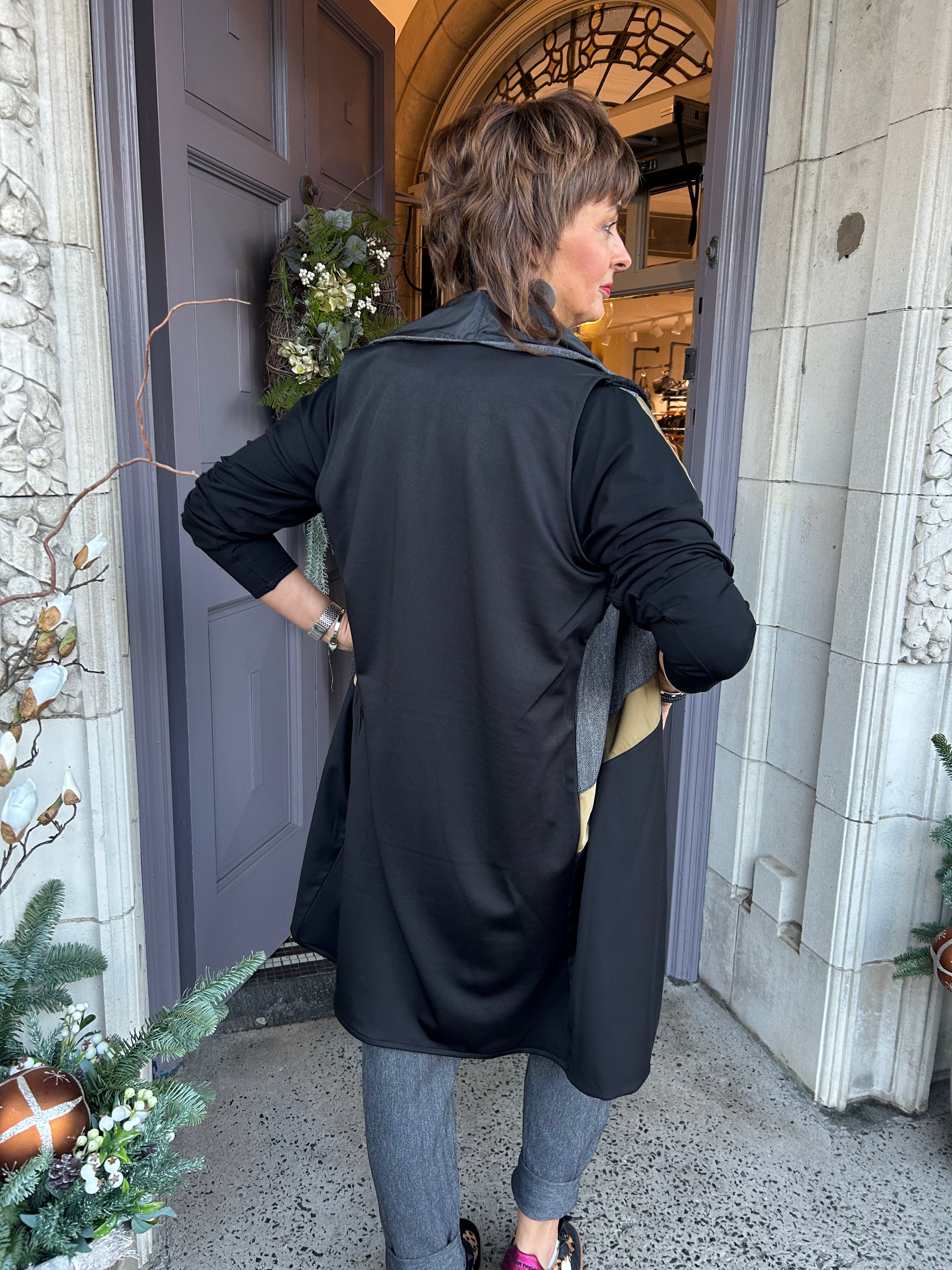 Taffeta Lapel Gilet in Black/Gold