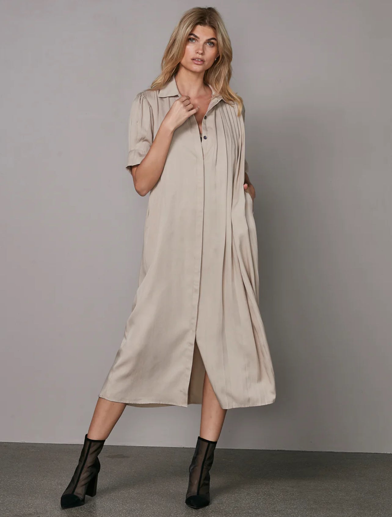 Ymke Pleated Dress in Seasand