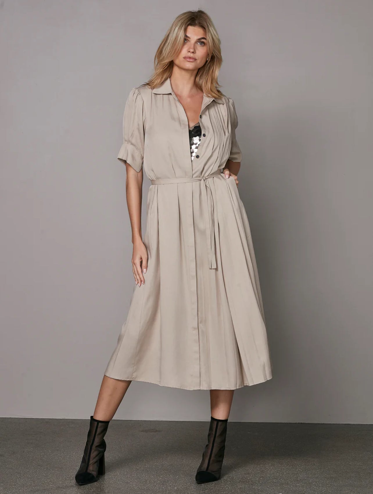 Ymke Pleated Dress in Seasand