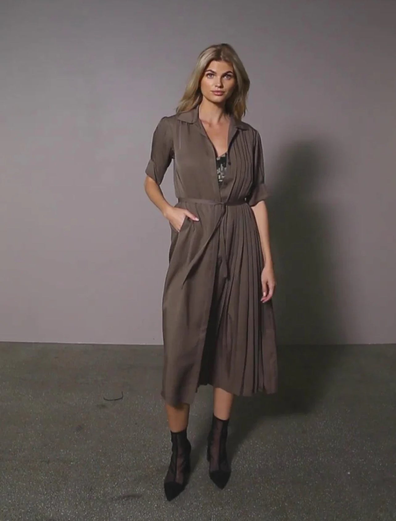 Ymke Pleated  Dress in Mud