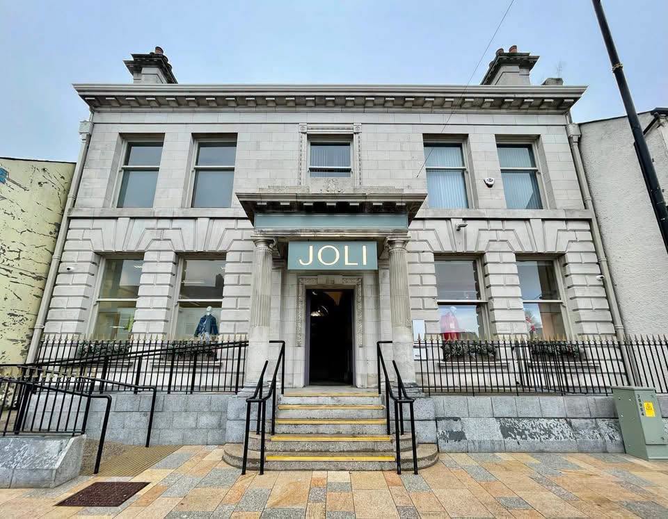 Joli Clothing is a Ladies Clothes Shop / Clothes Boutique situated in Ballyclare and sees customers from Belfast, Lisburn, Newtownards, Bangor, Antrim, Ballymena, Coleraine, Magherafelt and beyond.