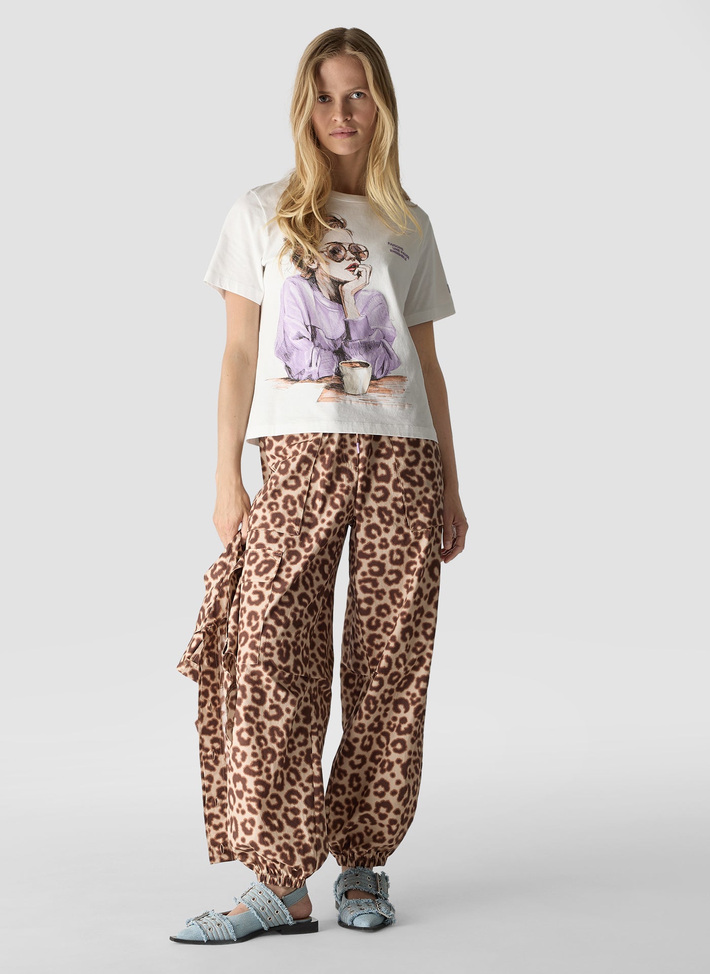 Coffee Break Graphic T-Shirt in Nature
