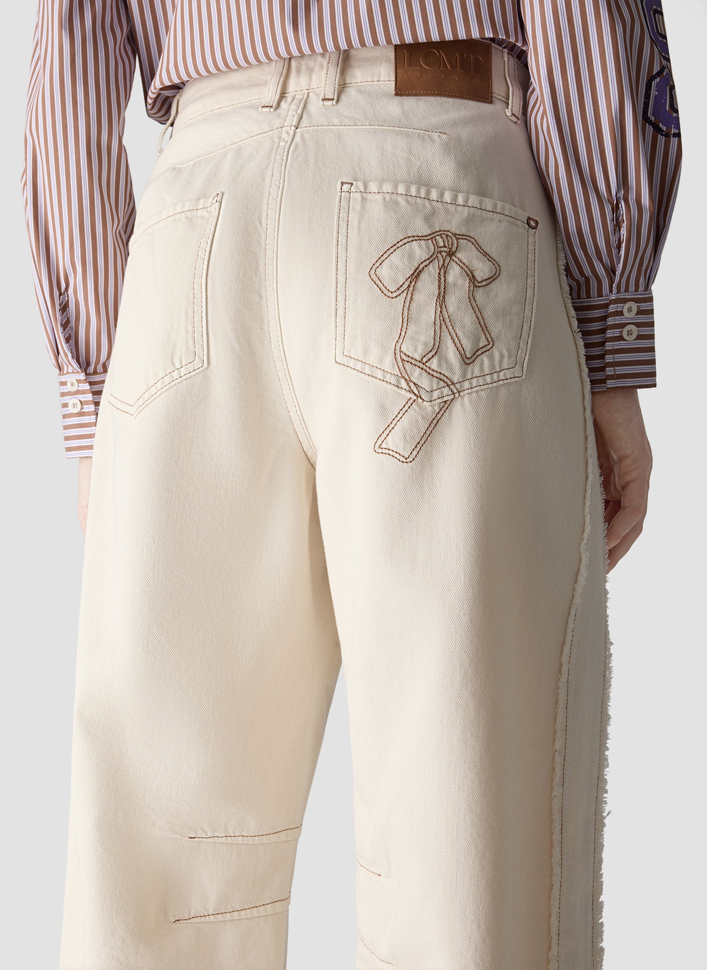 Relaxed Barrel Jeans in Macadamia