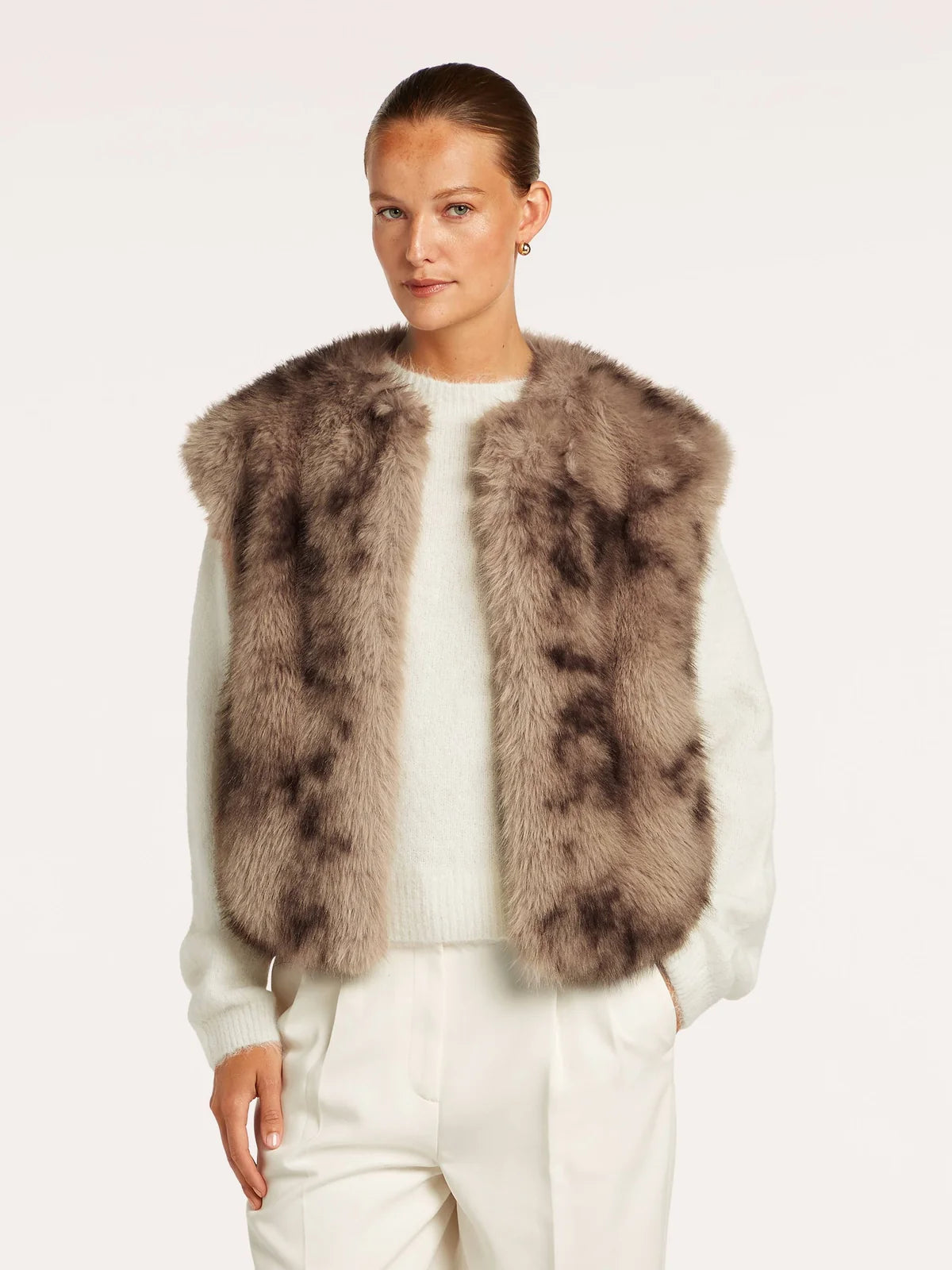 Lucinda Gilet in Warm Taupe