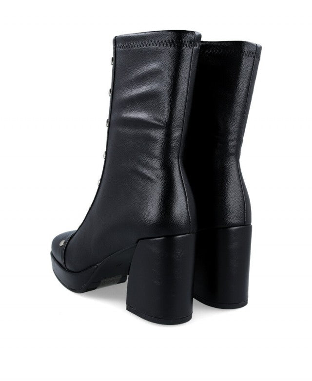 Marianne Boot in Black