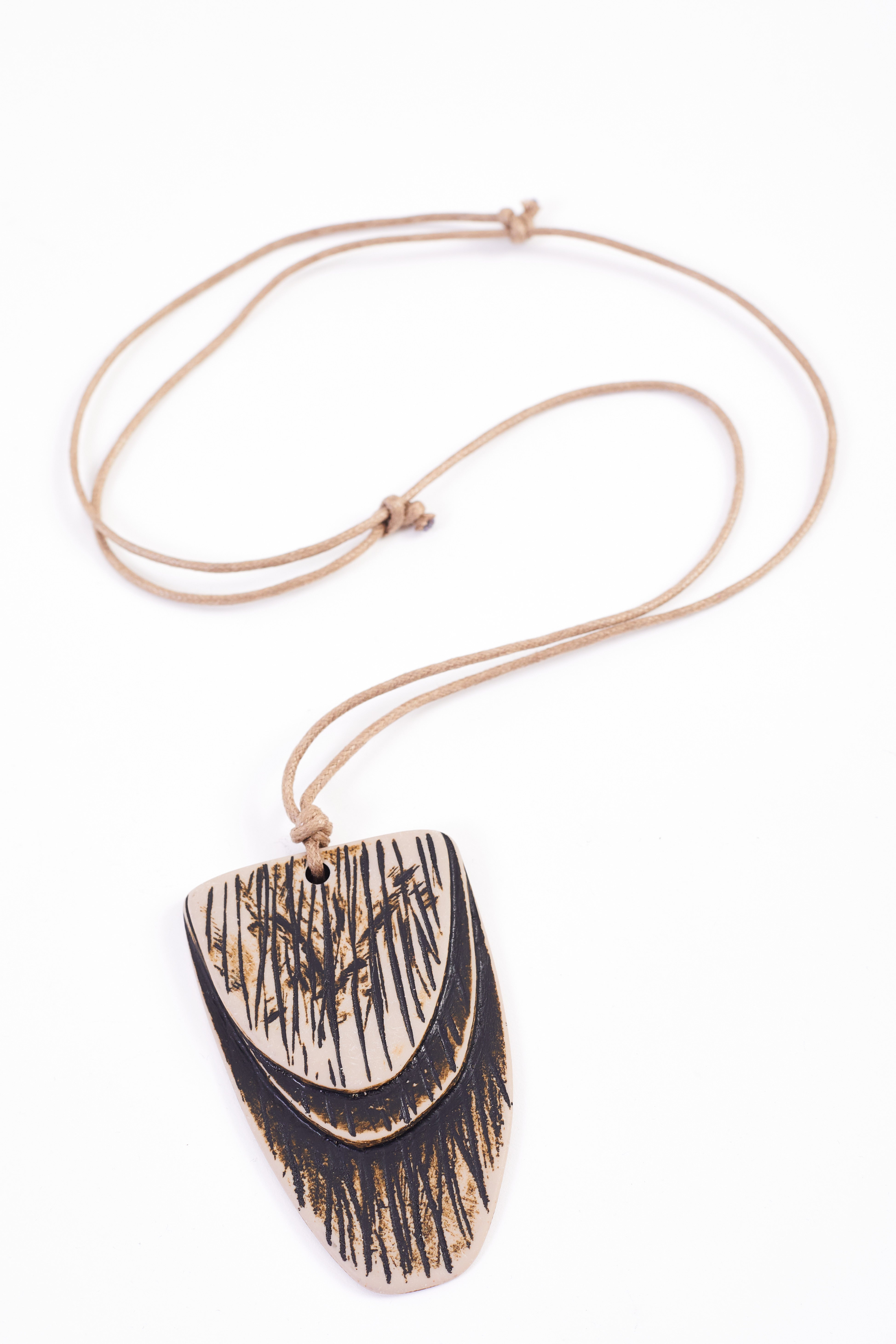 Scratch Necklace in Black and Mink