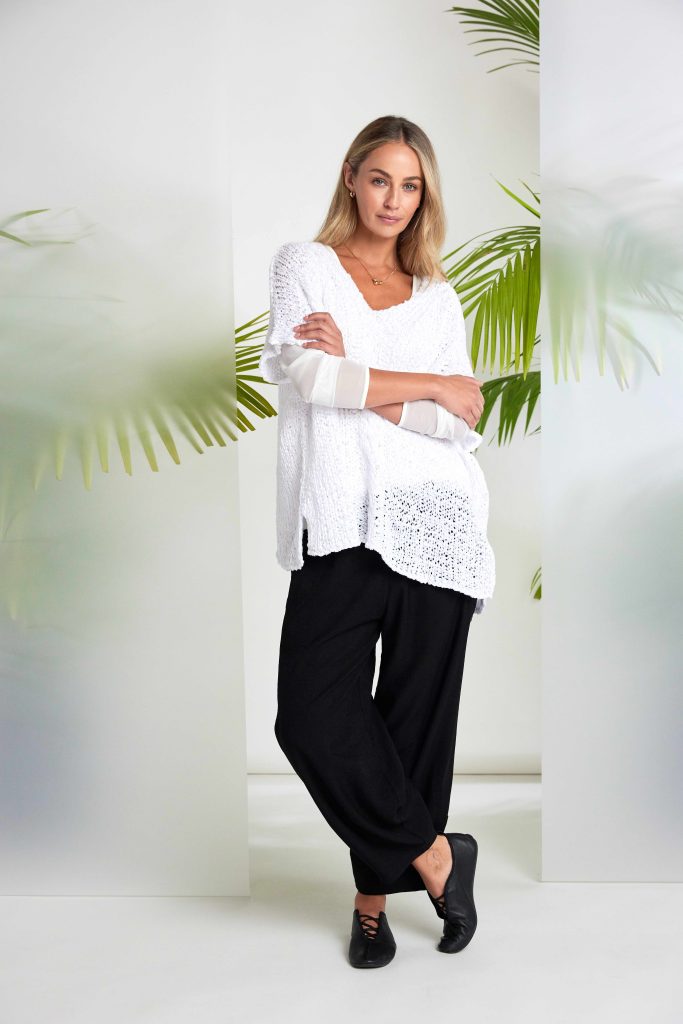 Soft Pull Up Trouser With Side Panel Pockets in Black