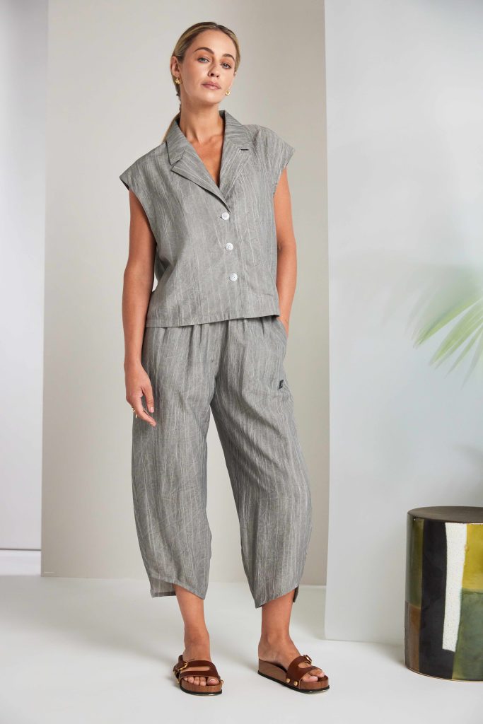 Curved Hem Oil Wash Crinkle Trouser in Taupe